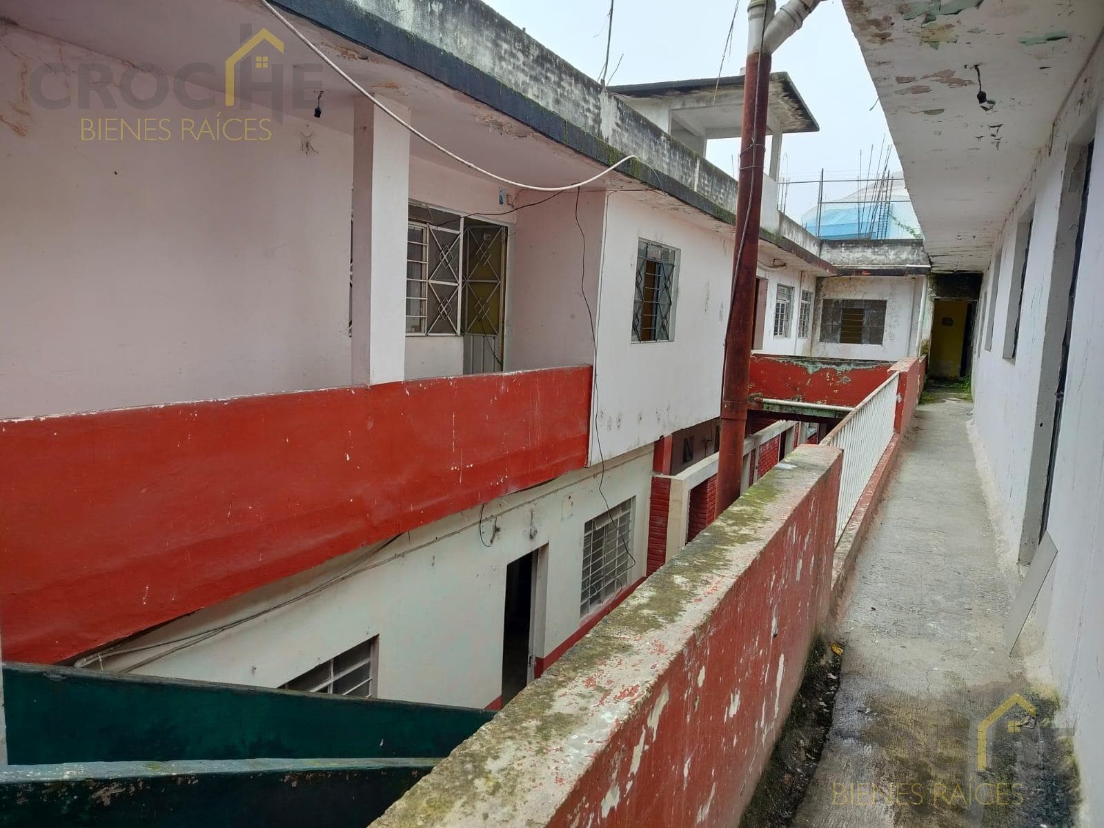 House on a lot with apartments and commercial spaces for sale in the "Los Sauces" neighborhood in Xalapa, Veracruz.