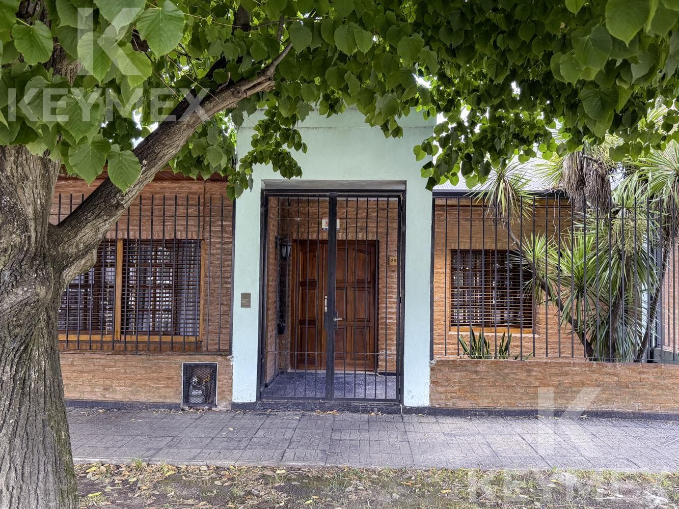 FOR SALE: House in Hernandez, 3 bedrooms and an office, with a large yard and a pool