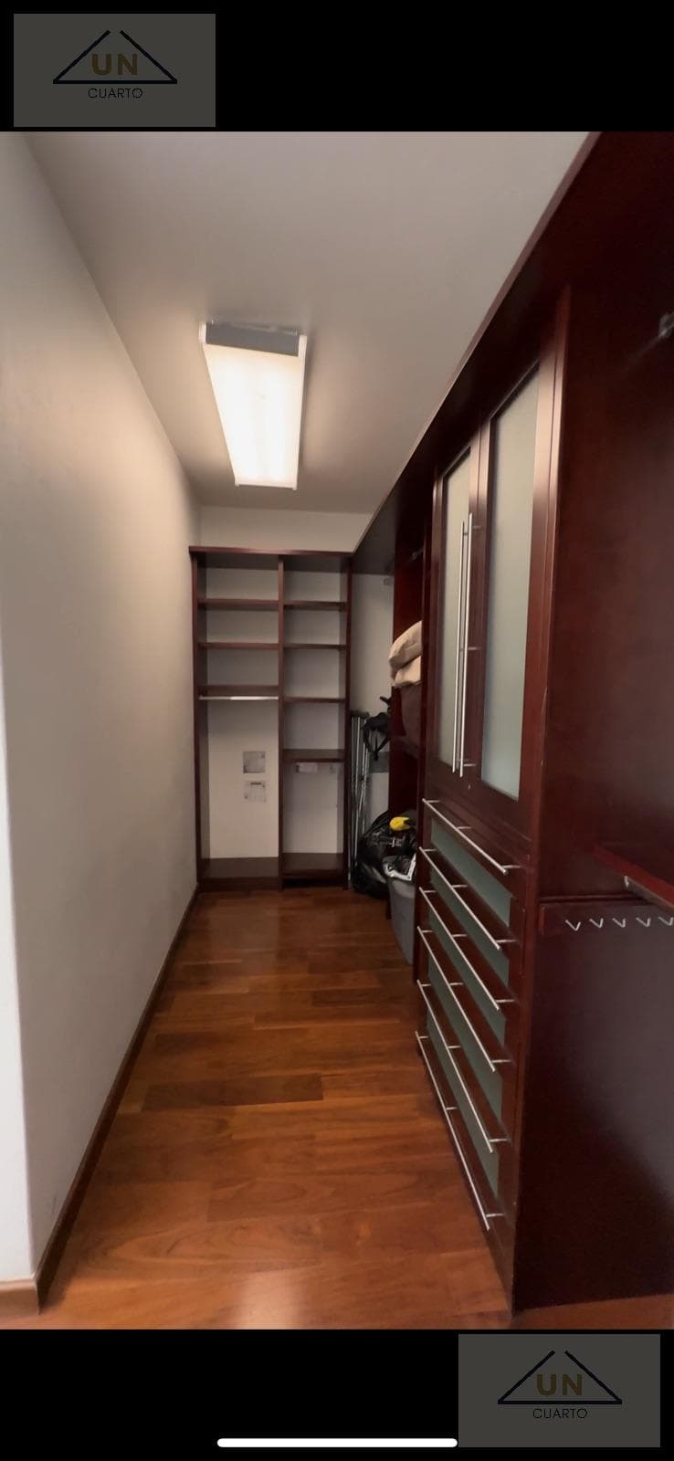 COUNTRY-STYLE GOLF HOME WITH A CAVA ROOM AND GAME ROOM
