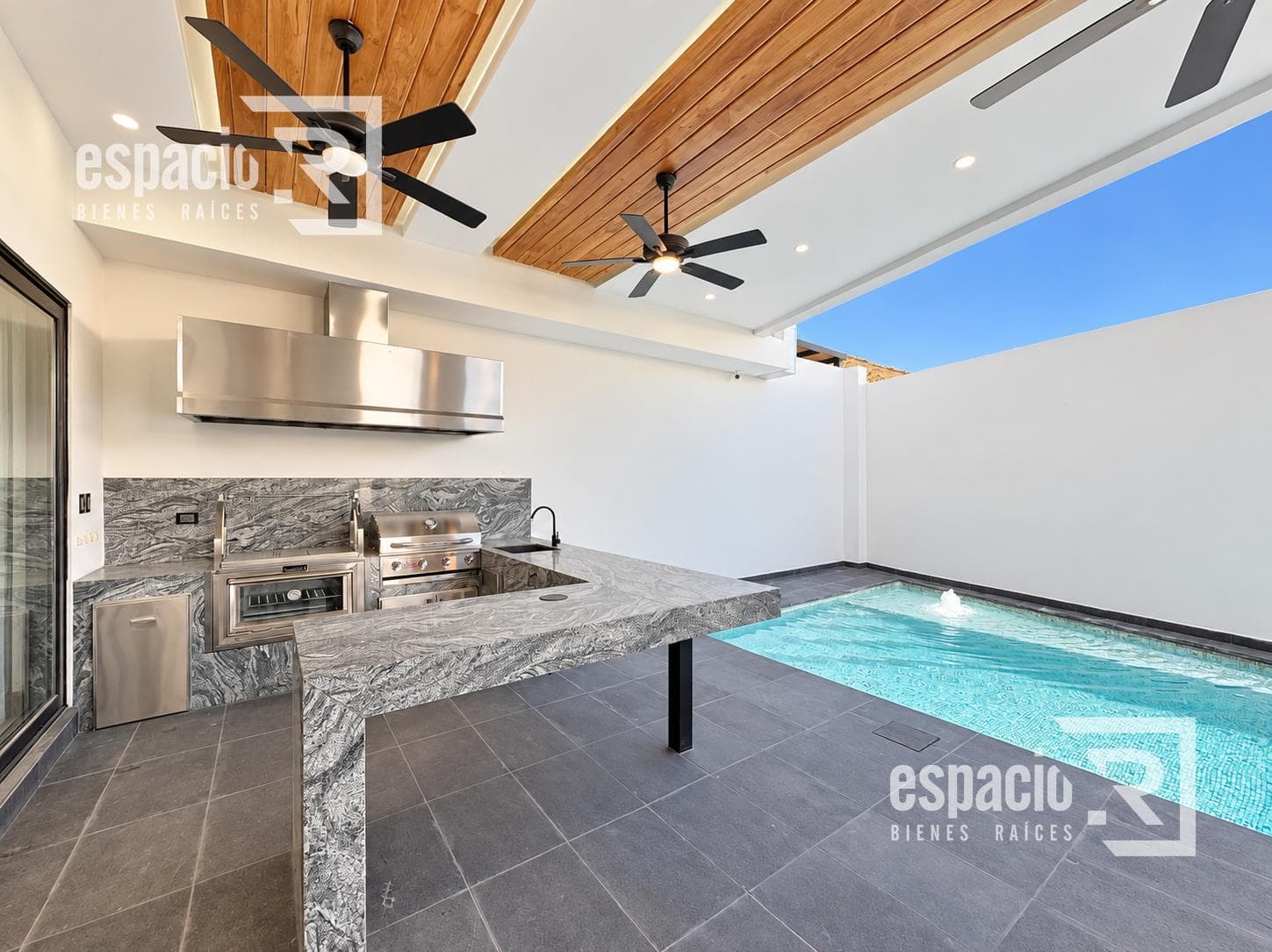 HOUSE FOR SALE IN LOMAS DE SAN CHARBEL