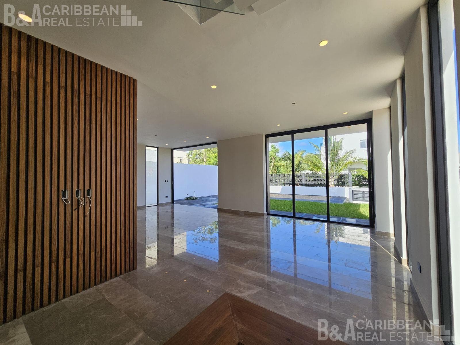 House for Sale in the Lagos del Sol Residential Complex, Cancún