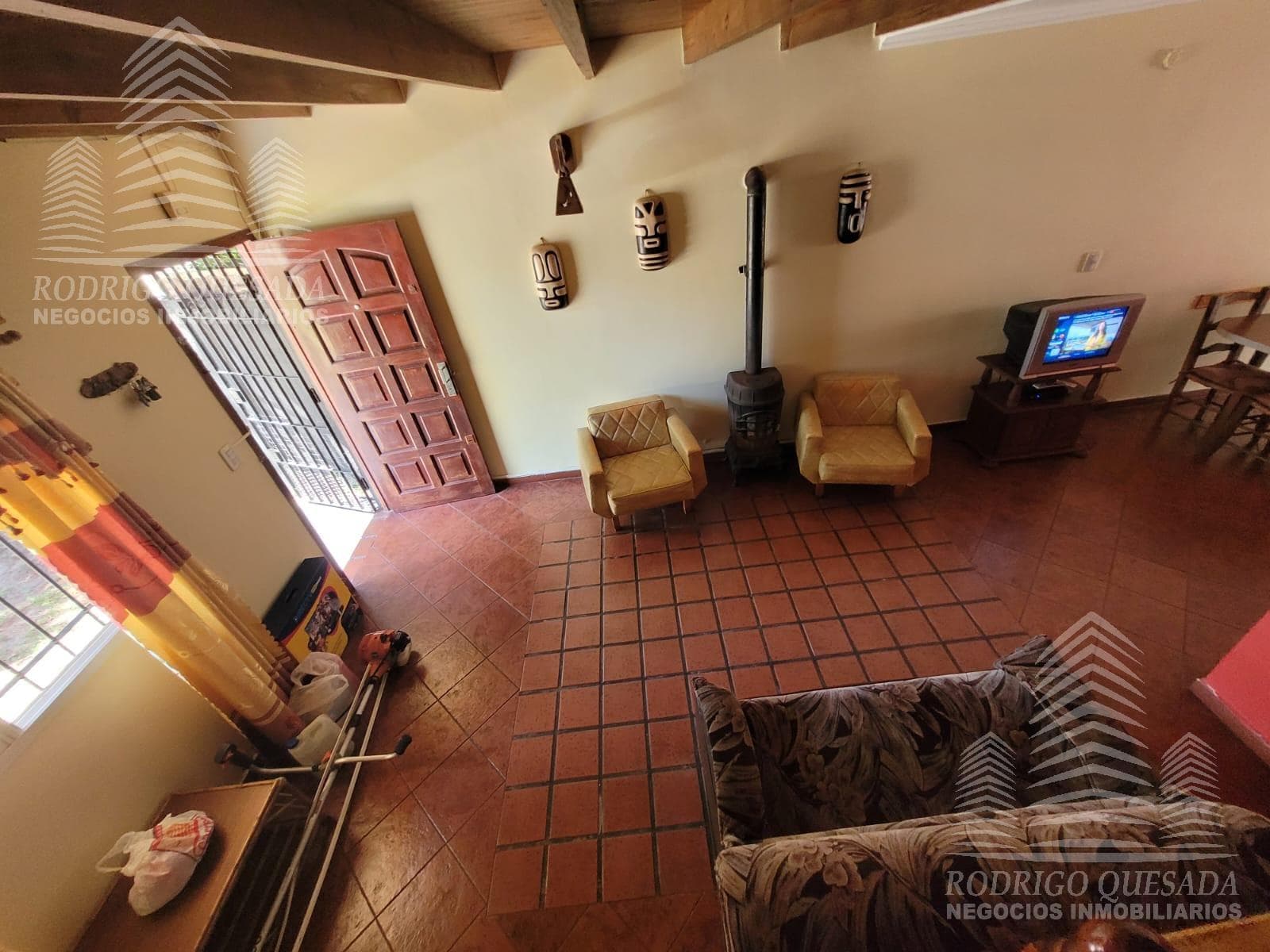Beautiful triplex with a spacious patio!!