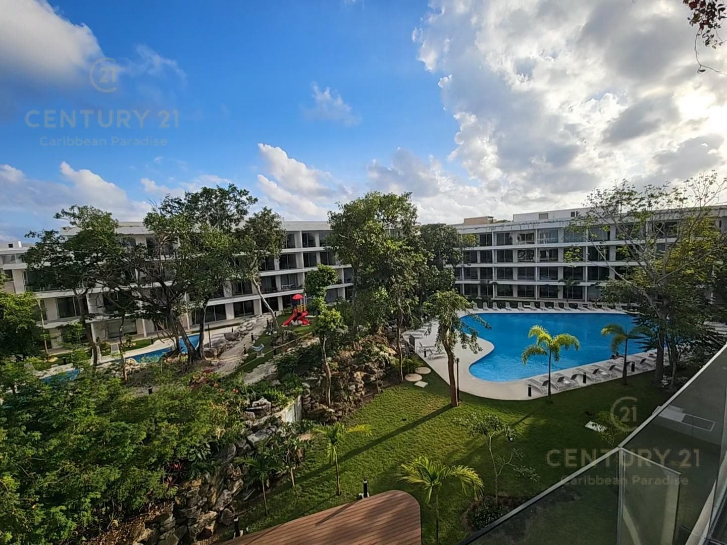 Estudio en Venta The Leaf Playacar | 4 Albercas, Casa Club y Pet Friendly | P4354