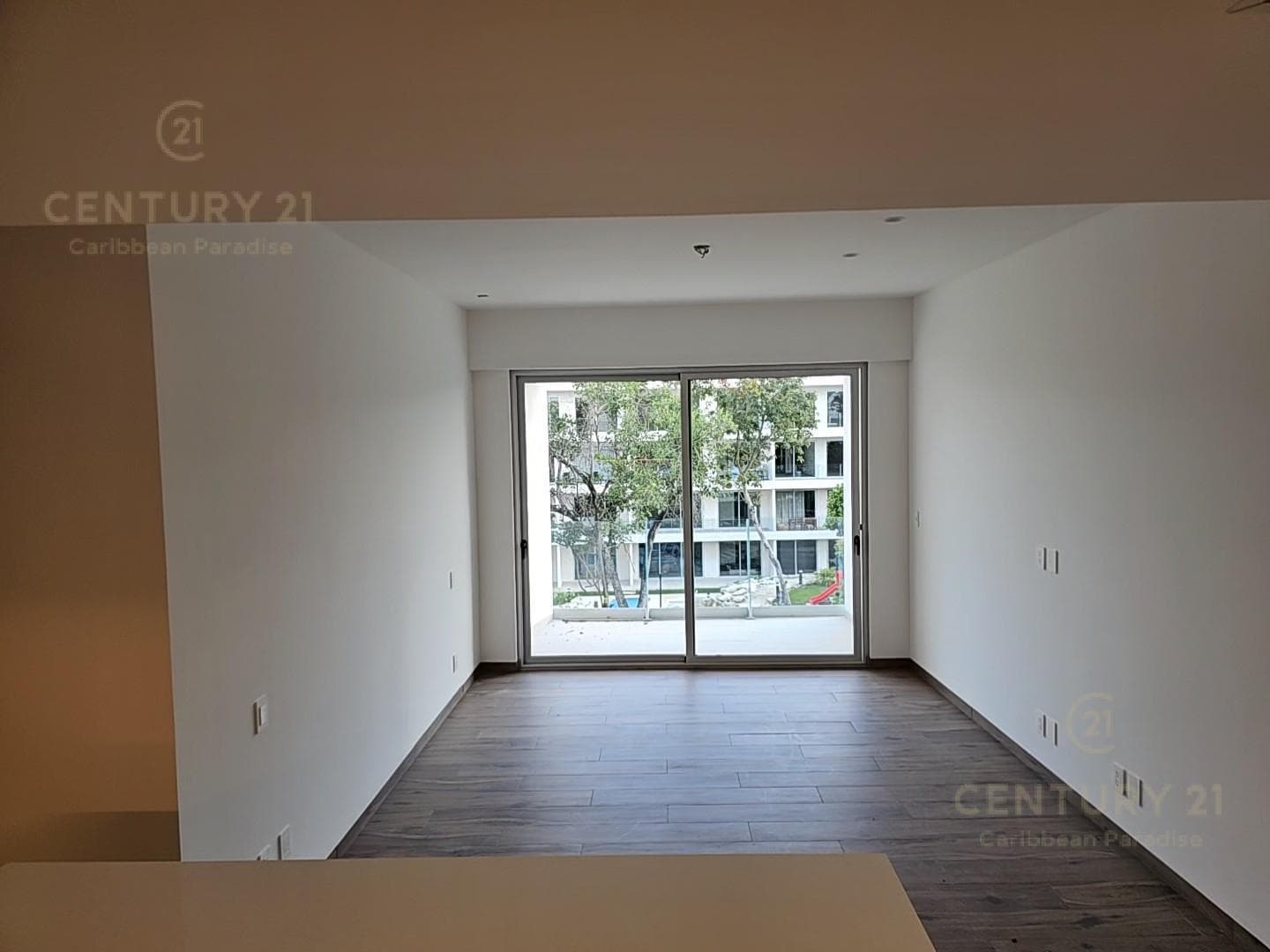 Studio for Sale at The Leaf Playacar | 4 Pools, Clubhouse, and Pet-Friendly | P4354