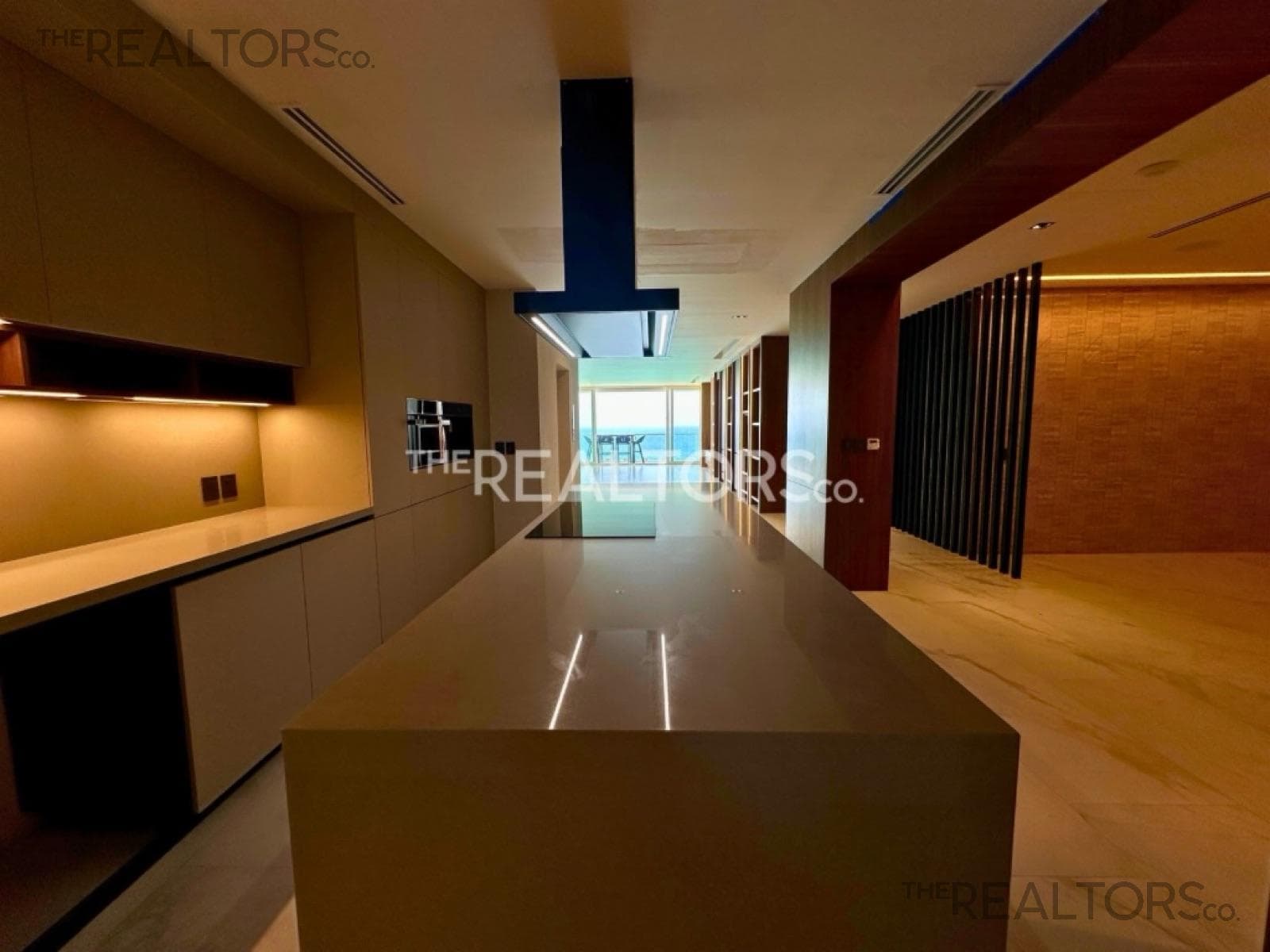 LUXURY APARTMENT IN THE EMERALD RESIDENTIAL TOWER