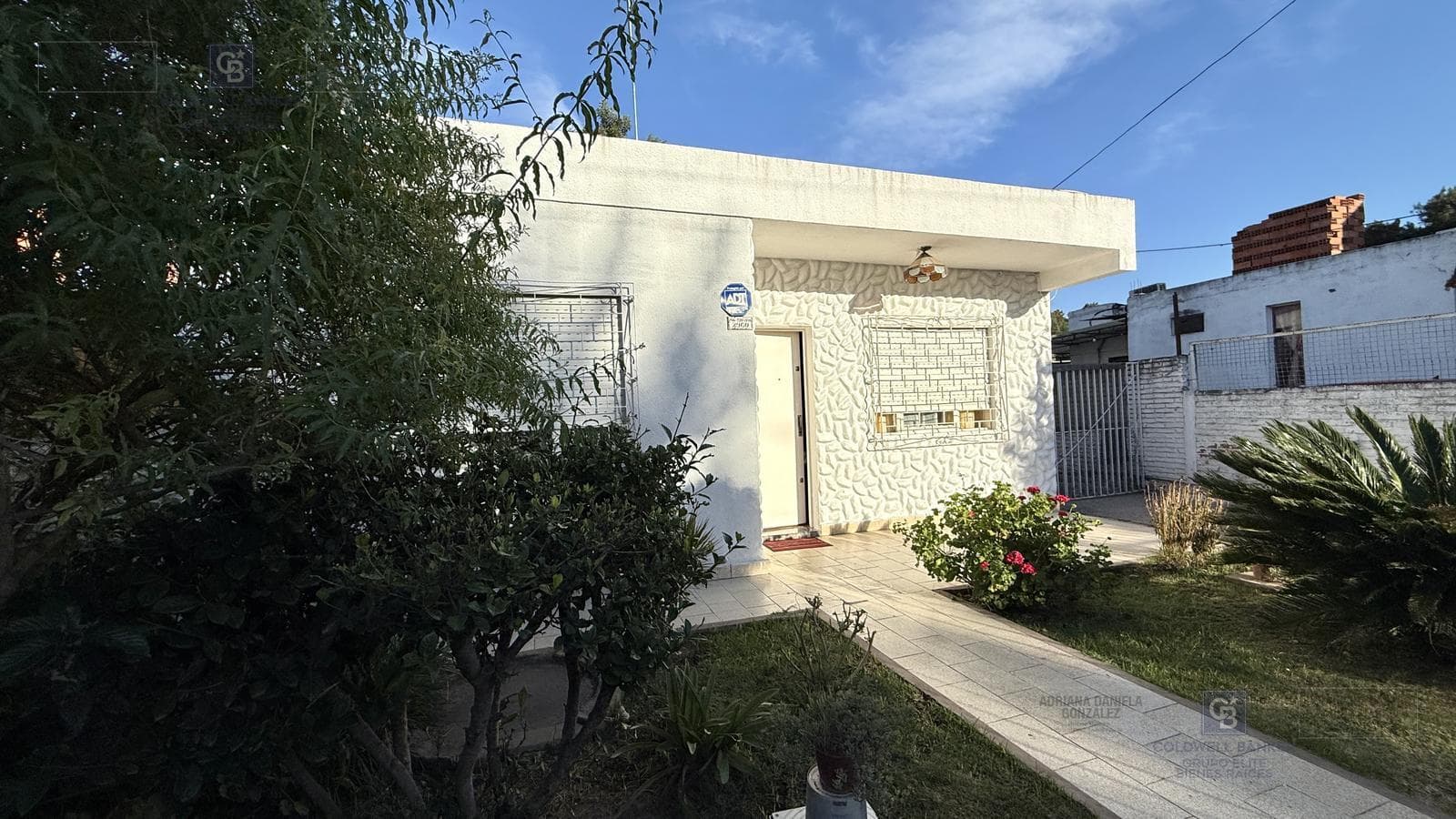 Venta casa 4 ambientes mas departamento cochera terraza Apto credito Merlo