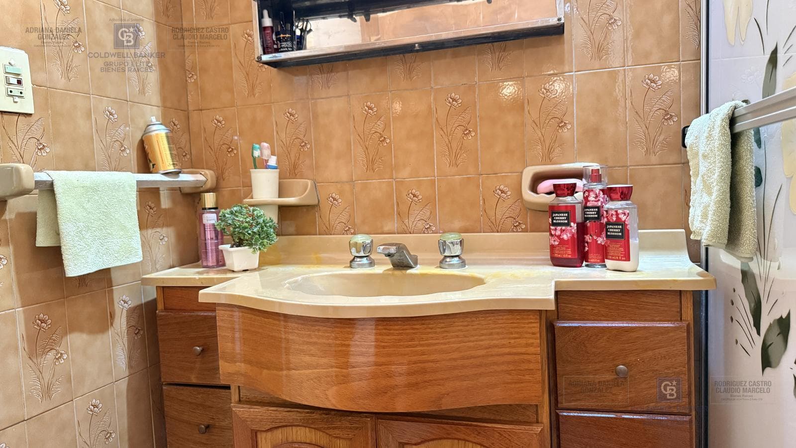 Venta casa 4 ambientes mas departamento cochera terraza Apto credito Merlo