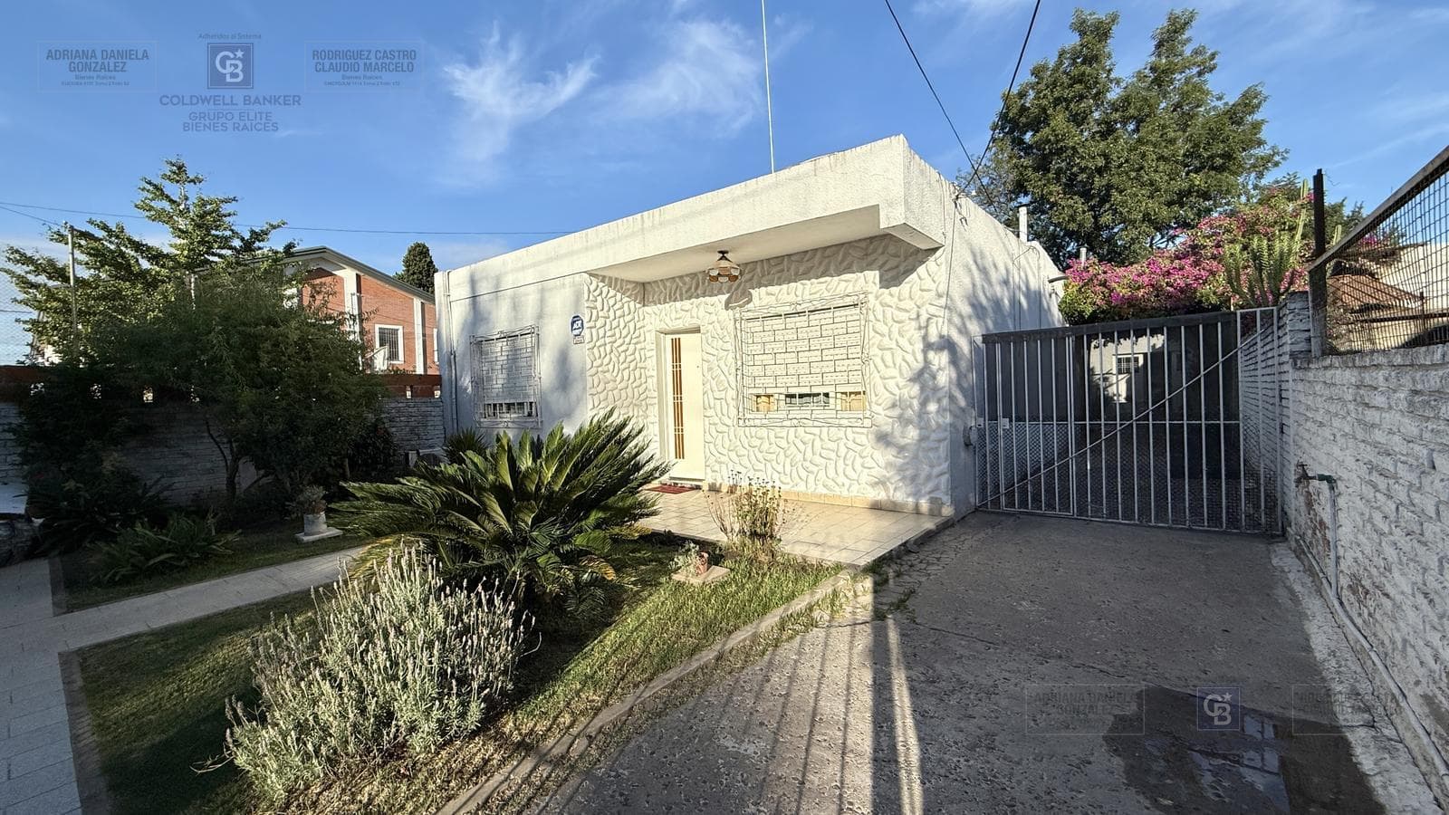 Venta casa 4 ambientes mas departamento cochera terraza Apto credito Merlo