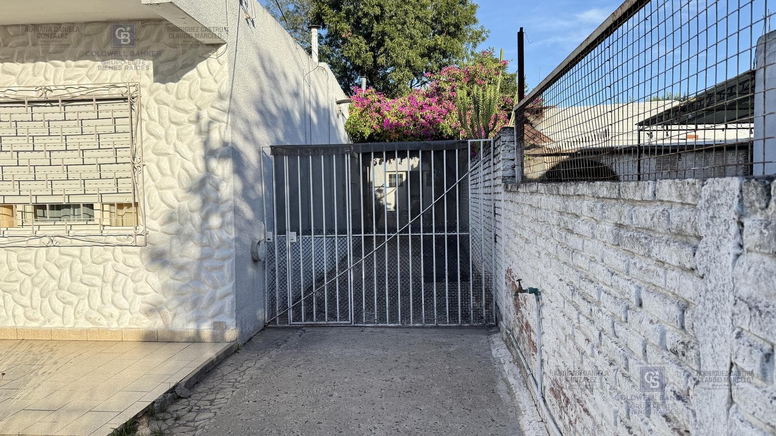 Venta casa 4 ambientes mas departamento cochera terraza Apto credito Merlo