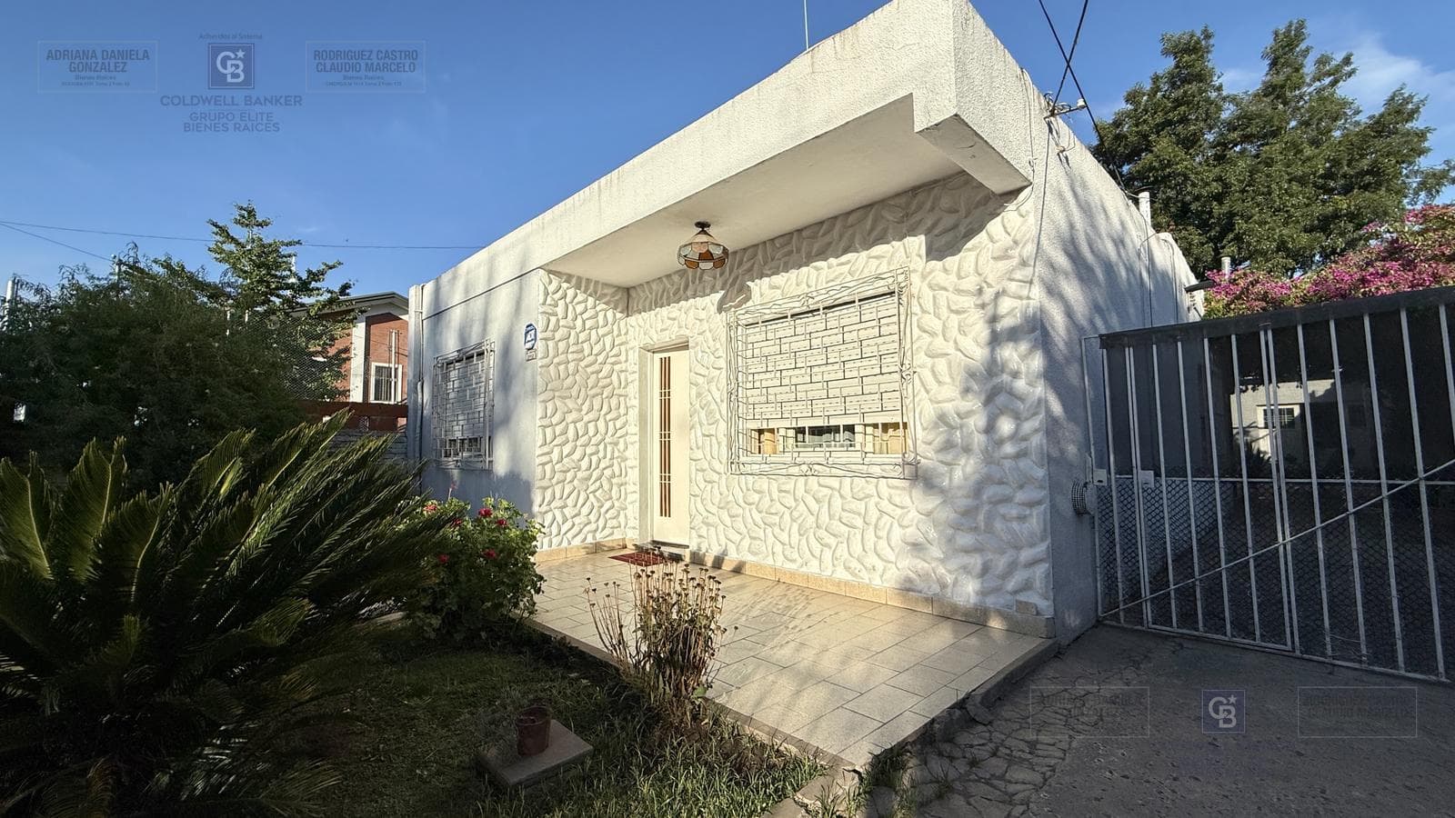 Venta casa 4 ambientes mas departamento cochera terraza Apto credito Merlo