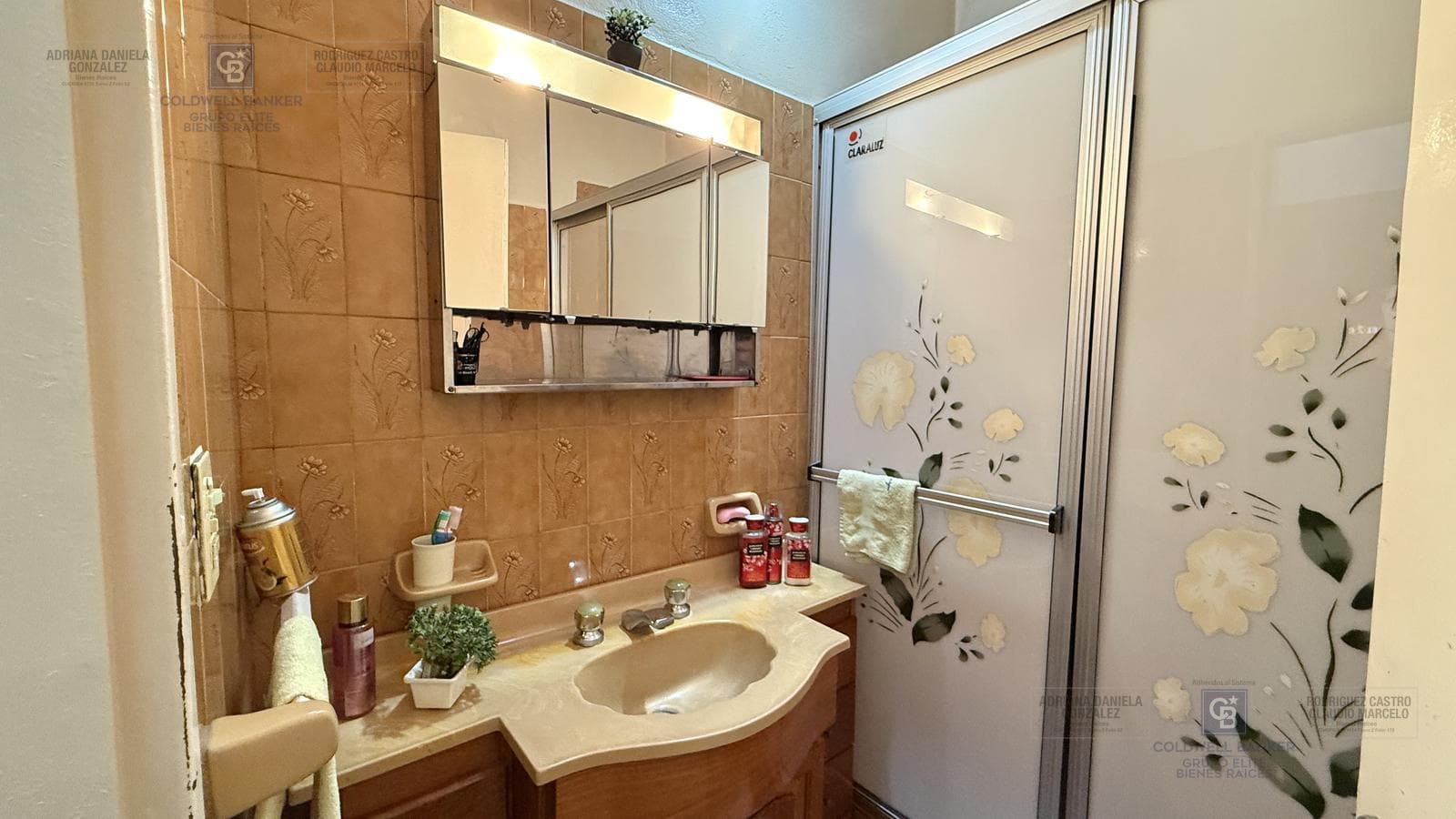 Venta casa 4 ambientes mas departamento cochera terraza Apto credito Merlo