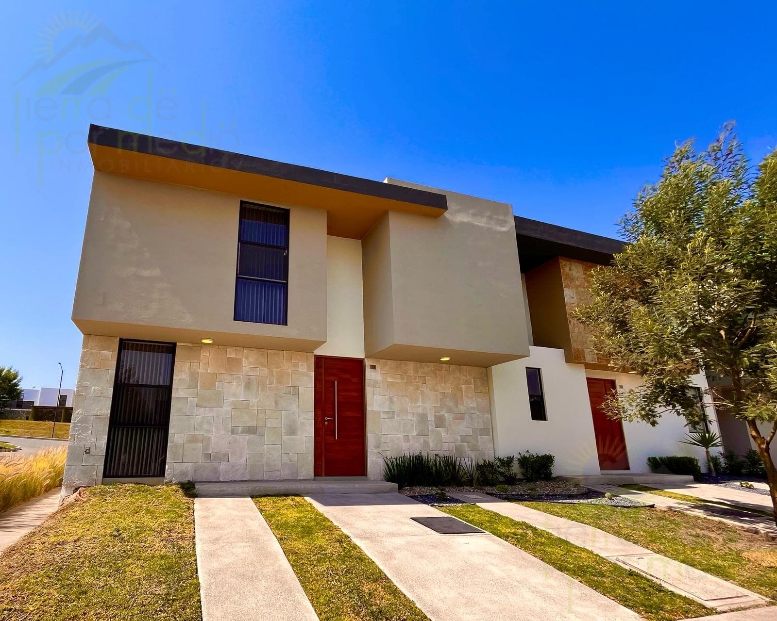 Spacious House for Sale in Zibata, Querétaro