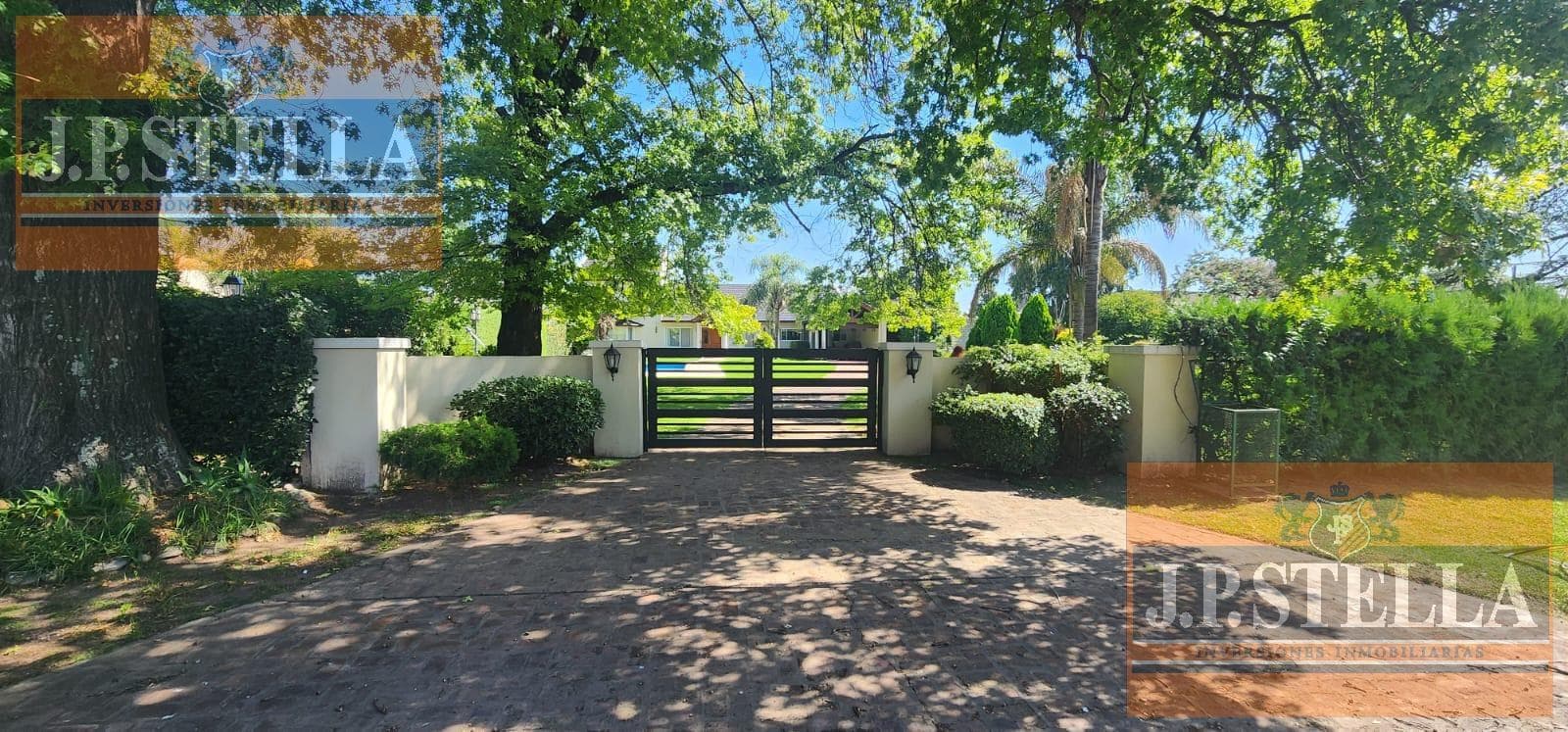Casa 4 Ambientes c/ Garaje y pileta 220 m² Cub. en lote 1860 m² - Barrio Juan Grande - Laferrere