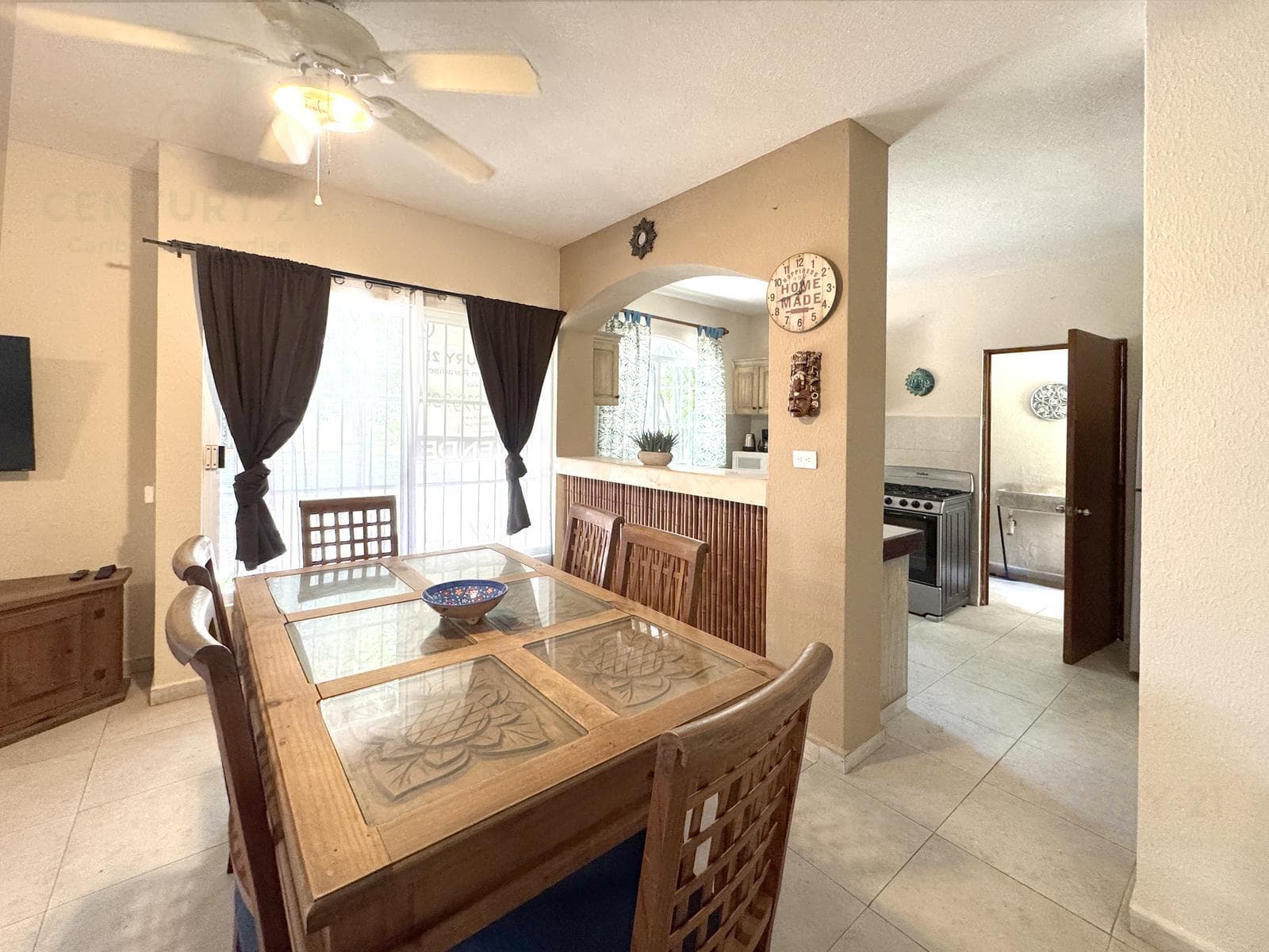 For Sale: Ground-Floor, 2-Bedroom Condo in Central Playa del Carmen P4363