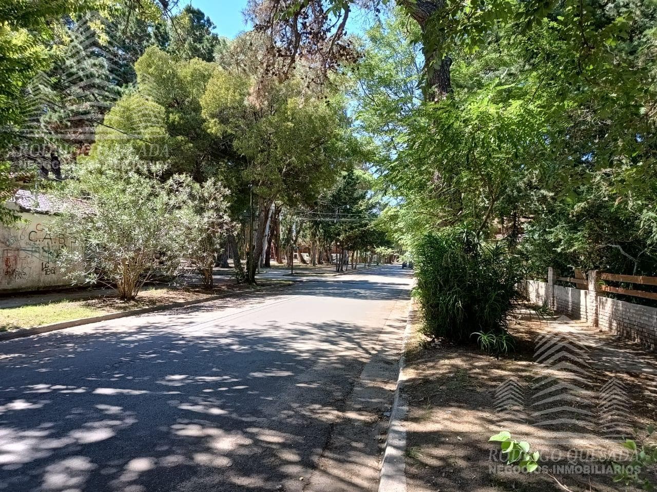 3-room apartment facing the street! Great neighborhood!! REDUCED PRICE!!!!!!!!