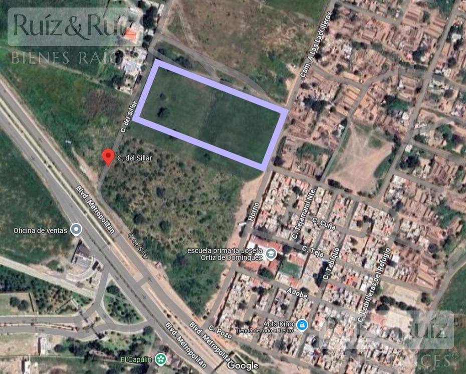 Lot on Eje Metropolitano, at the corner of Calle Horno.