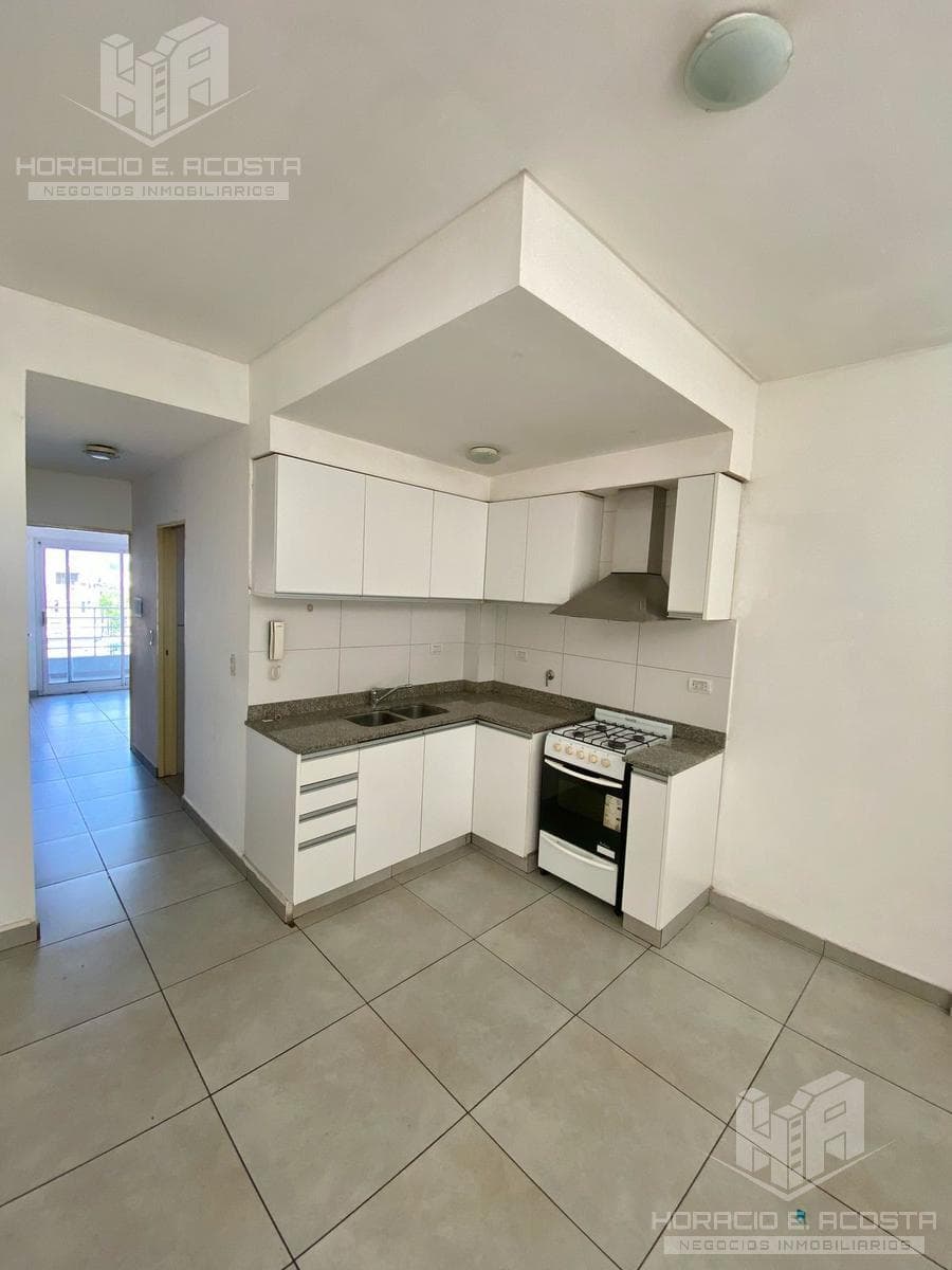 3-room apartment in downtown San Martín with a balcony