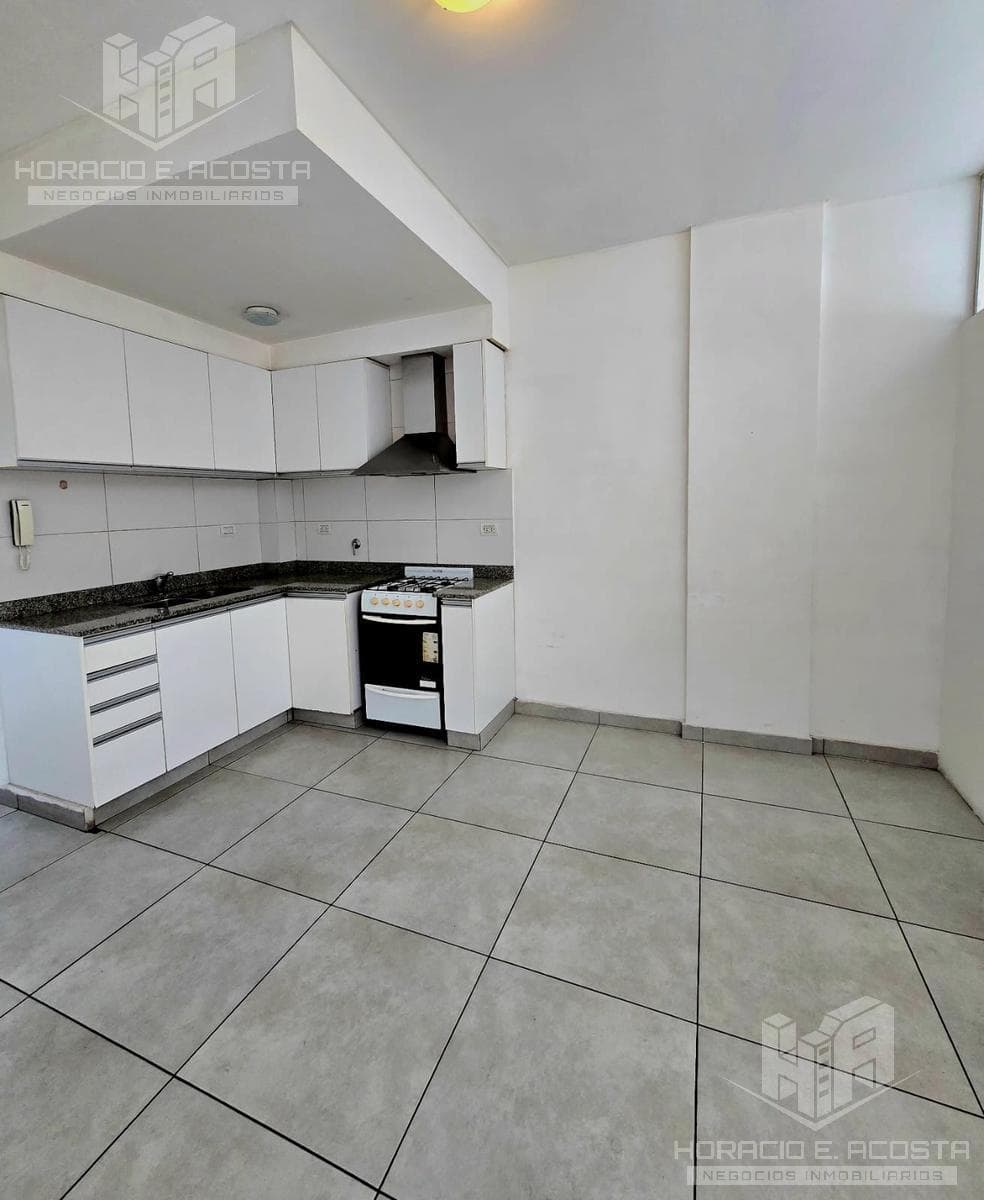 3-room apartment in downtown San Martín with a balcony