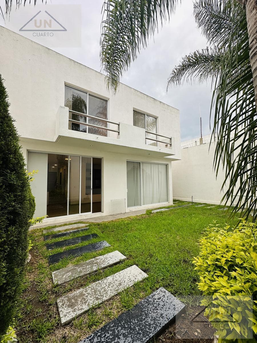 House with a Large GARDEN for SALE in the Tangamanga Neighborhood