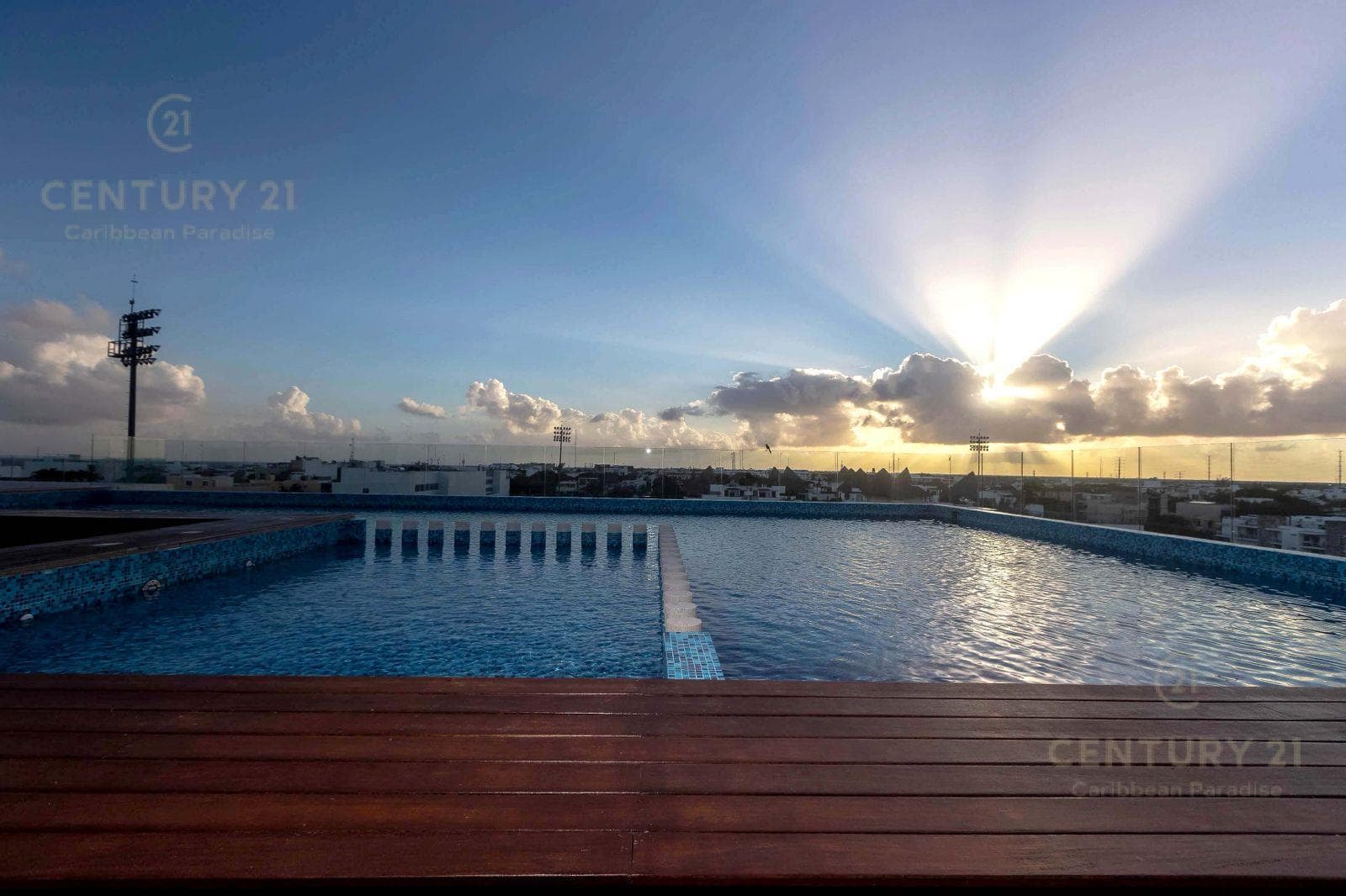 Perfect Investment: Beautiful Furnished Apartment in the Heart of Playa del Carmen P4366