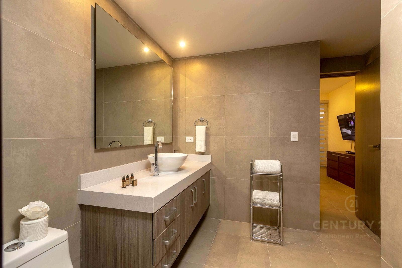 Inversión Perfecta: Hermoso Departamento Amueblado en el Corazón de Playa del Carmen P4366