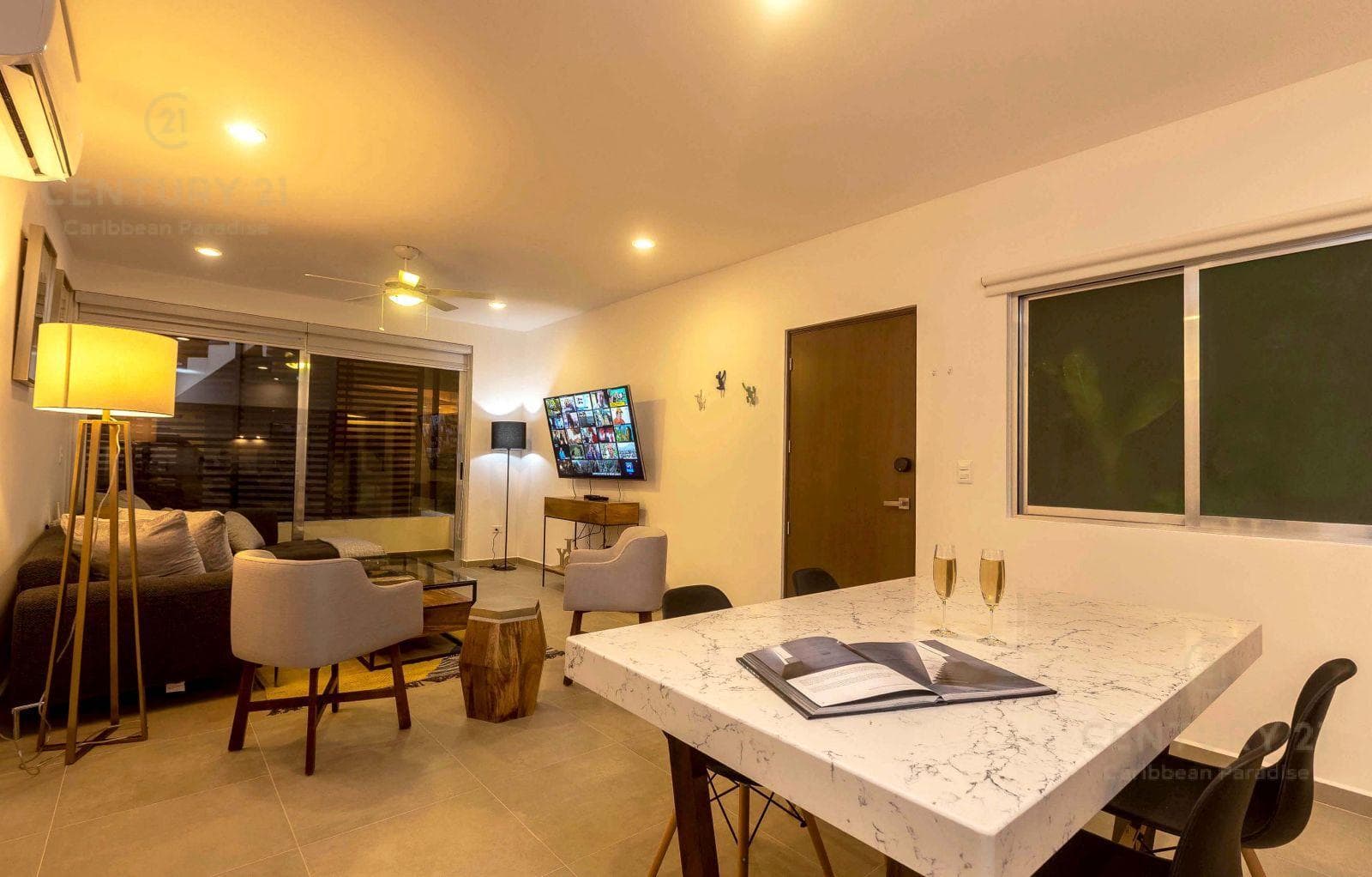 Inversión Perfecta: Hermoso Departamento Amueblado en el Corazón de Playa del Carmen P4366