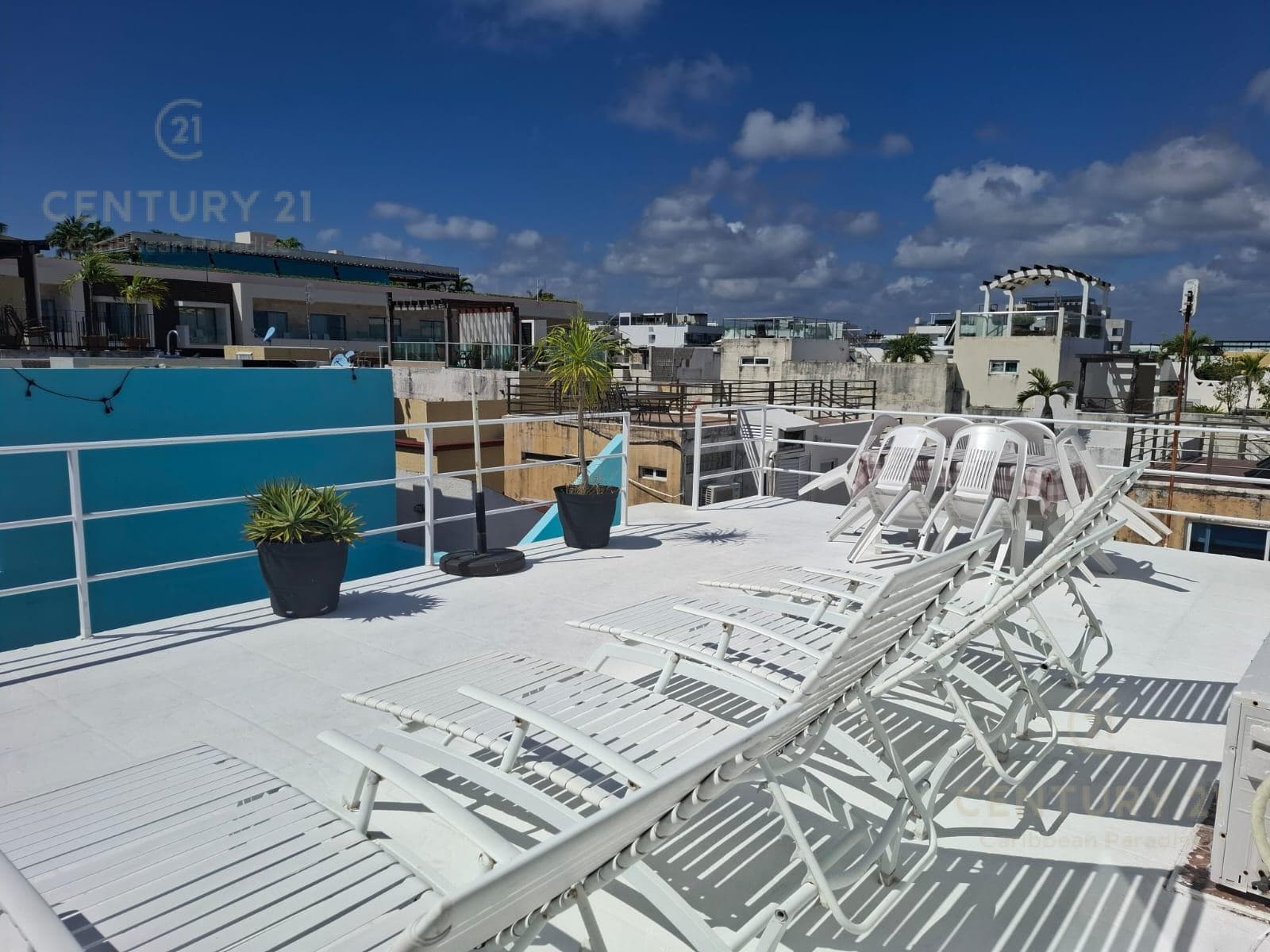 Investment Opportunity: 3-Bedroom Penthouse in the City Center, Just Steps from the Beach P4369
