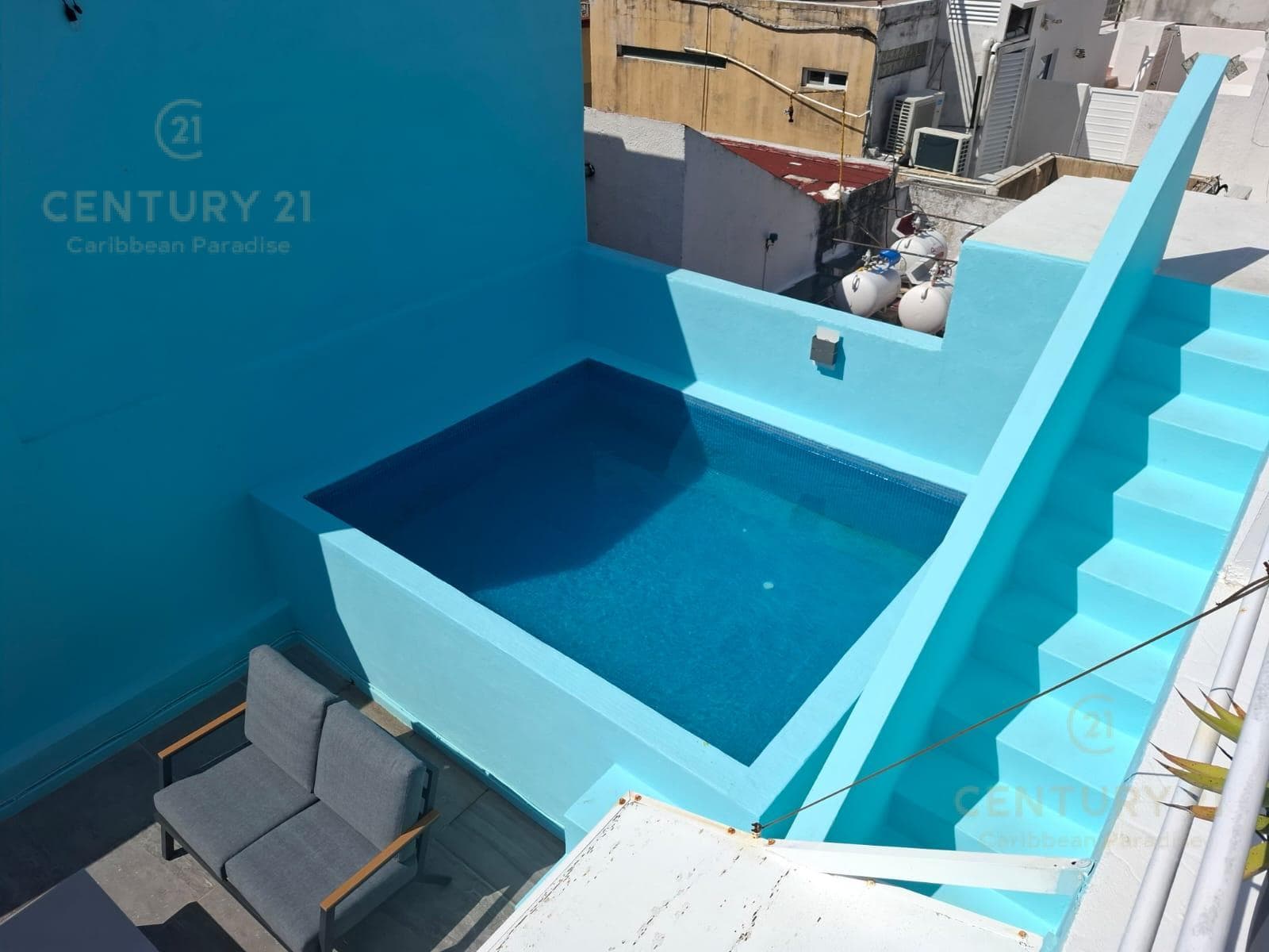 Investment Opportunity: 3-Bedroom Penthouse in the City Center, Just Steps from the Beach P4369