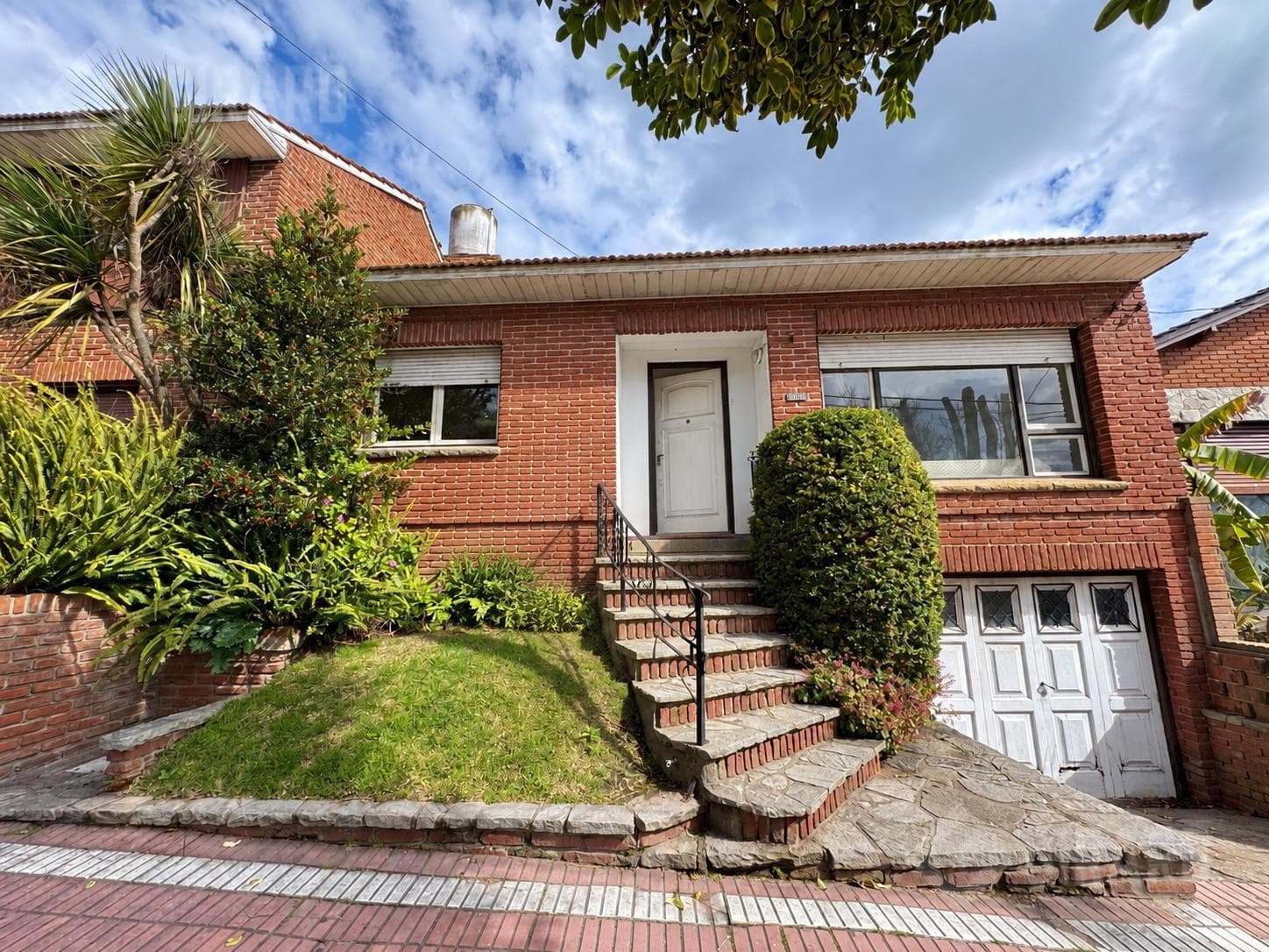 4-room townhouse for sale in the Chauvin neighborhood, in need of renovation