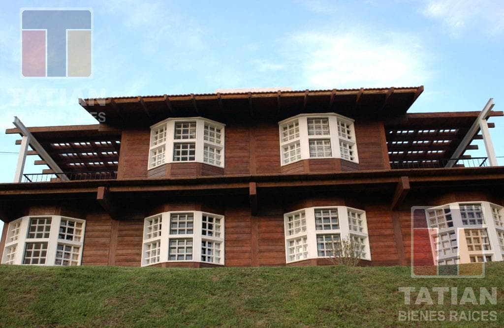 A Top-Notch Tourism Investment! Brand-New Complex of 8 Cabins in Villa del Lago