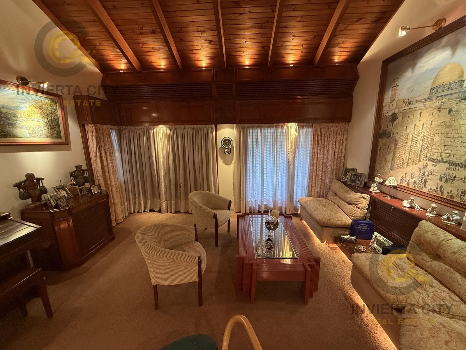 Stunning corner house in Cofico for sale and rent; suitable for commercial use