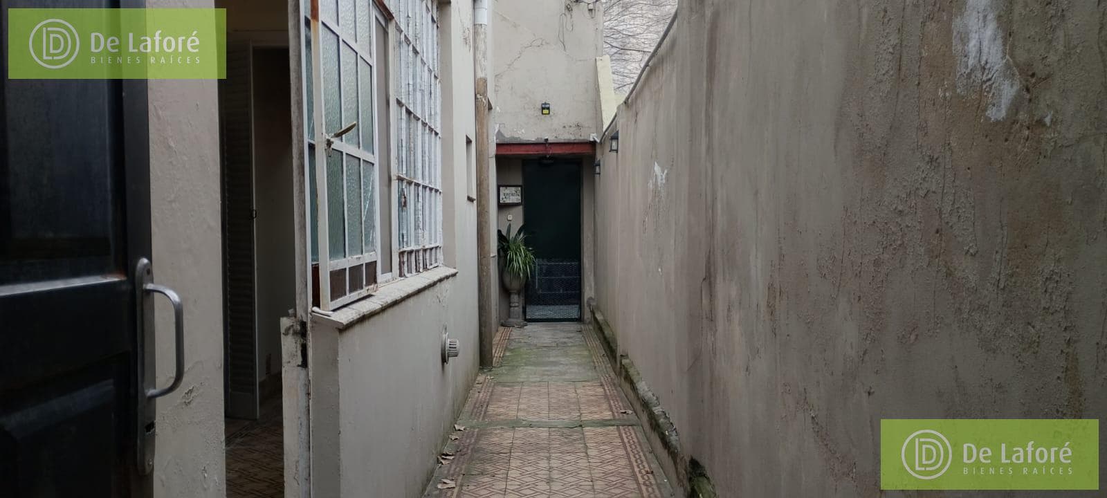 FOR SALE - 3-Bedroom Duplex in Beccar, with a Terrace, No Maintenance Fees, and a Private Entrance