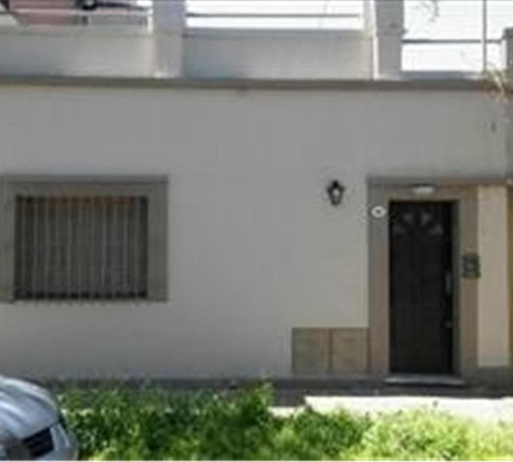 FOR SALE - 3-Bedroom Duplex in Beccar, with a Terrace, No Maintenance Fees, and a Private Entrance