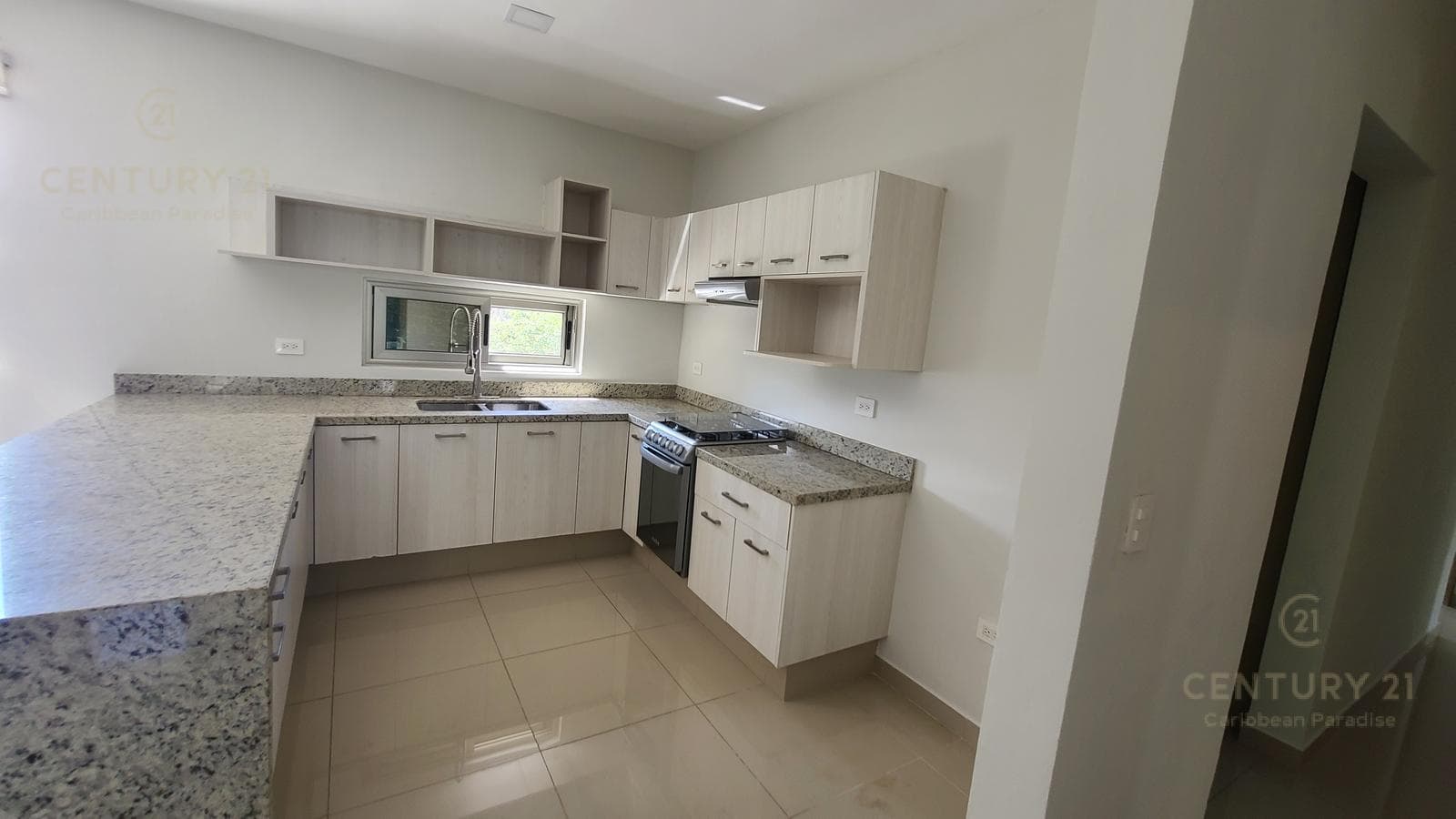 Hermoso departamento amplio en venta en Playa del Carmen Residencial Luxia P4389
