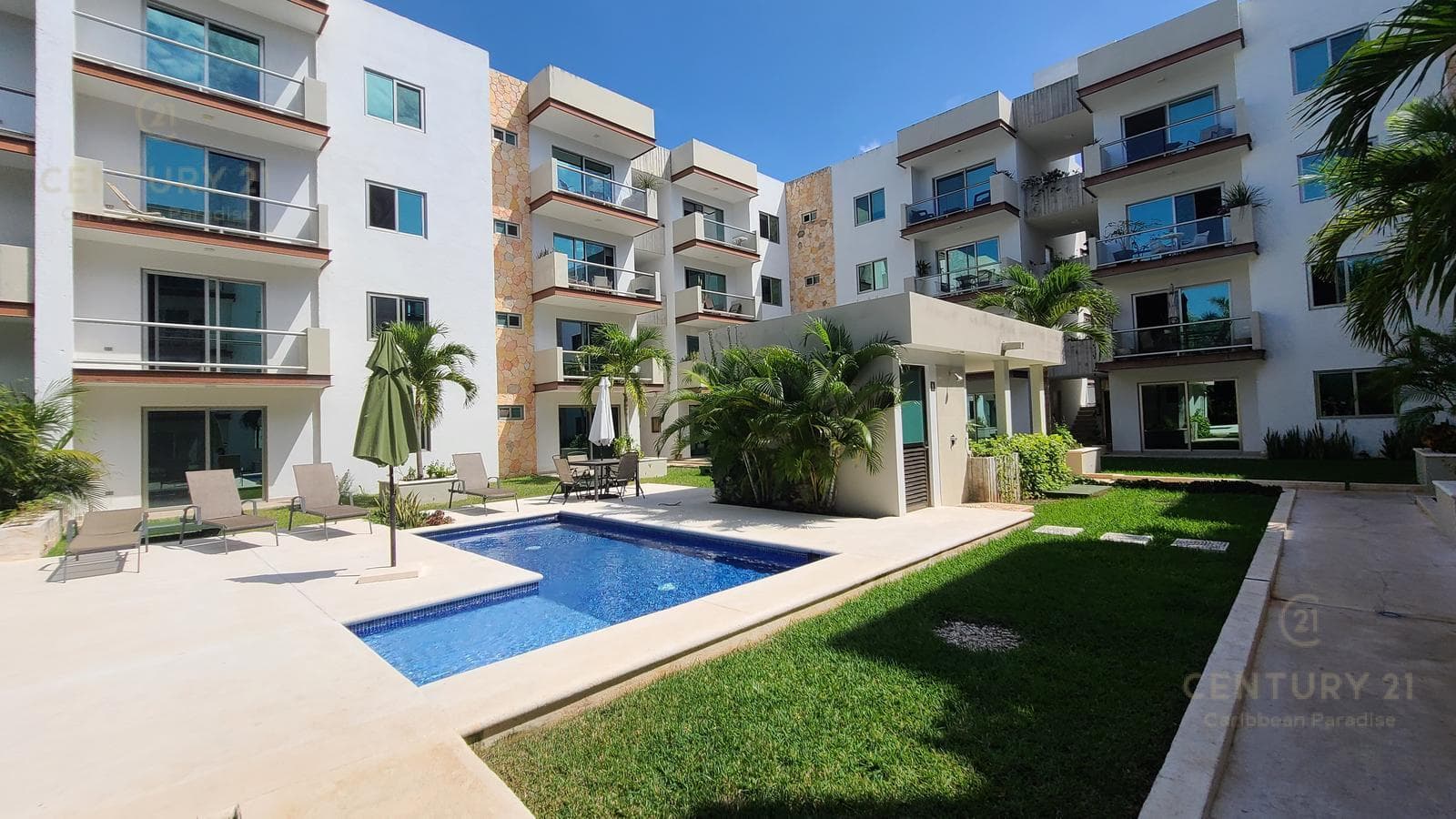 Hermoso departamento amplio en venta en Playa del Carmen Residencial Luxia P4389