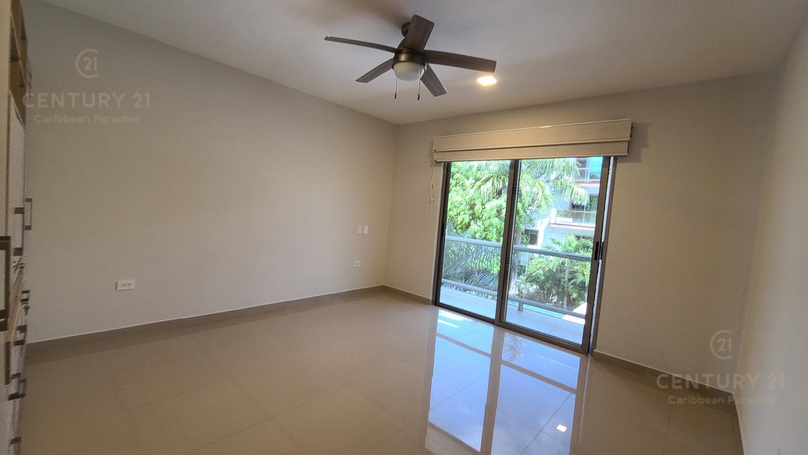 Hermoso departamento amplio en venta en Playa del Carmen Residencial Luxia P4389