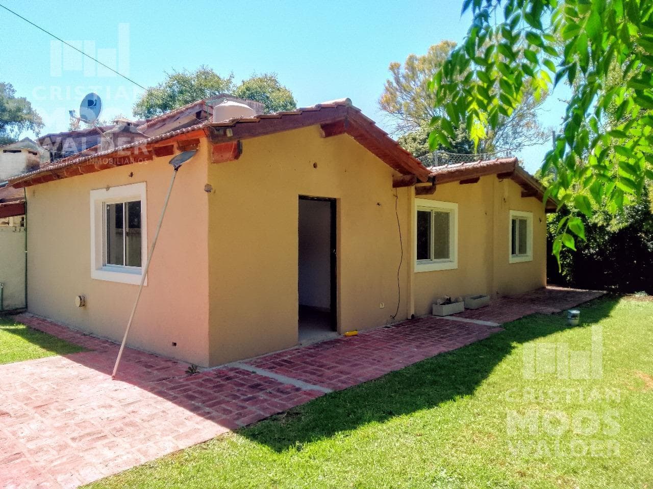 House for sale on Ing. Maschwitz Street, 3 bedrooms and a pool in Las Glorias