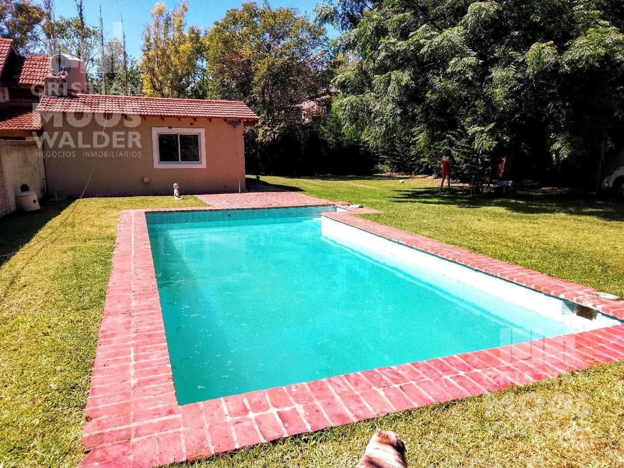 House for sale on Ing. Maschwitz Street, 3 bedrooms and a pool in Las Glorias