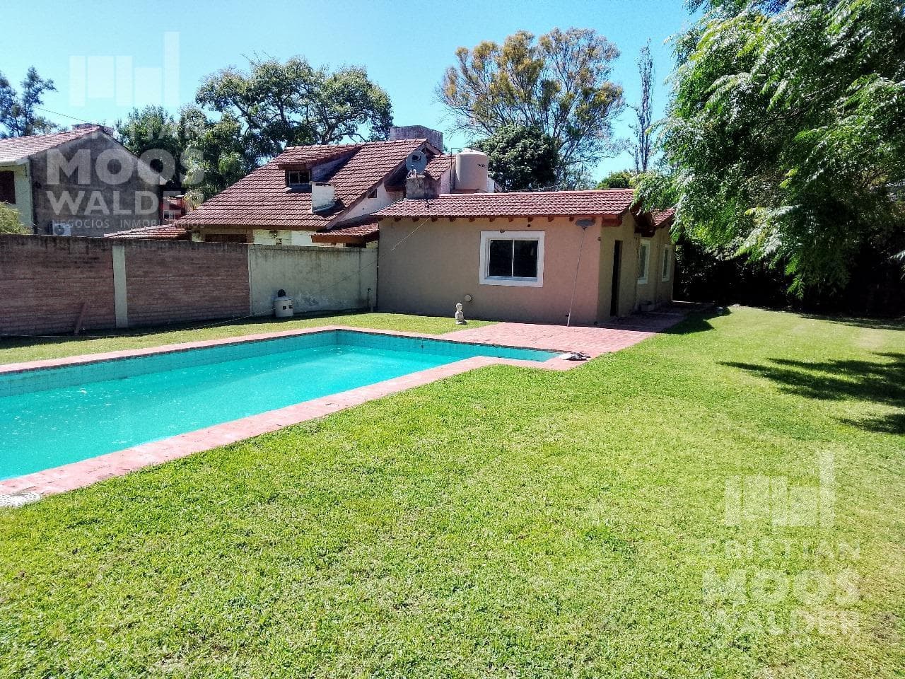 House for sale on Ing. Maschwitz Street, 3 bedrooms and a pool in Las Glorias