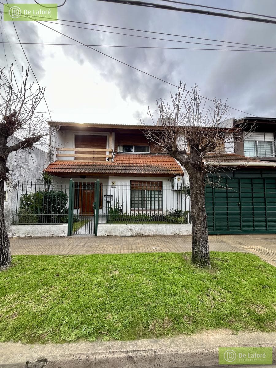 For Sale - 5-Bedroom Chalet-Style House in Beccar with Garden, BBQ, and Pool
