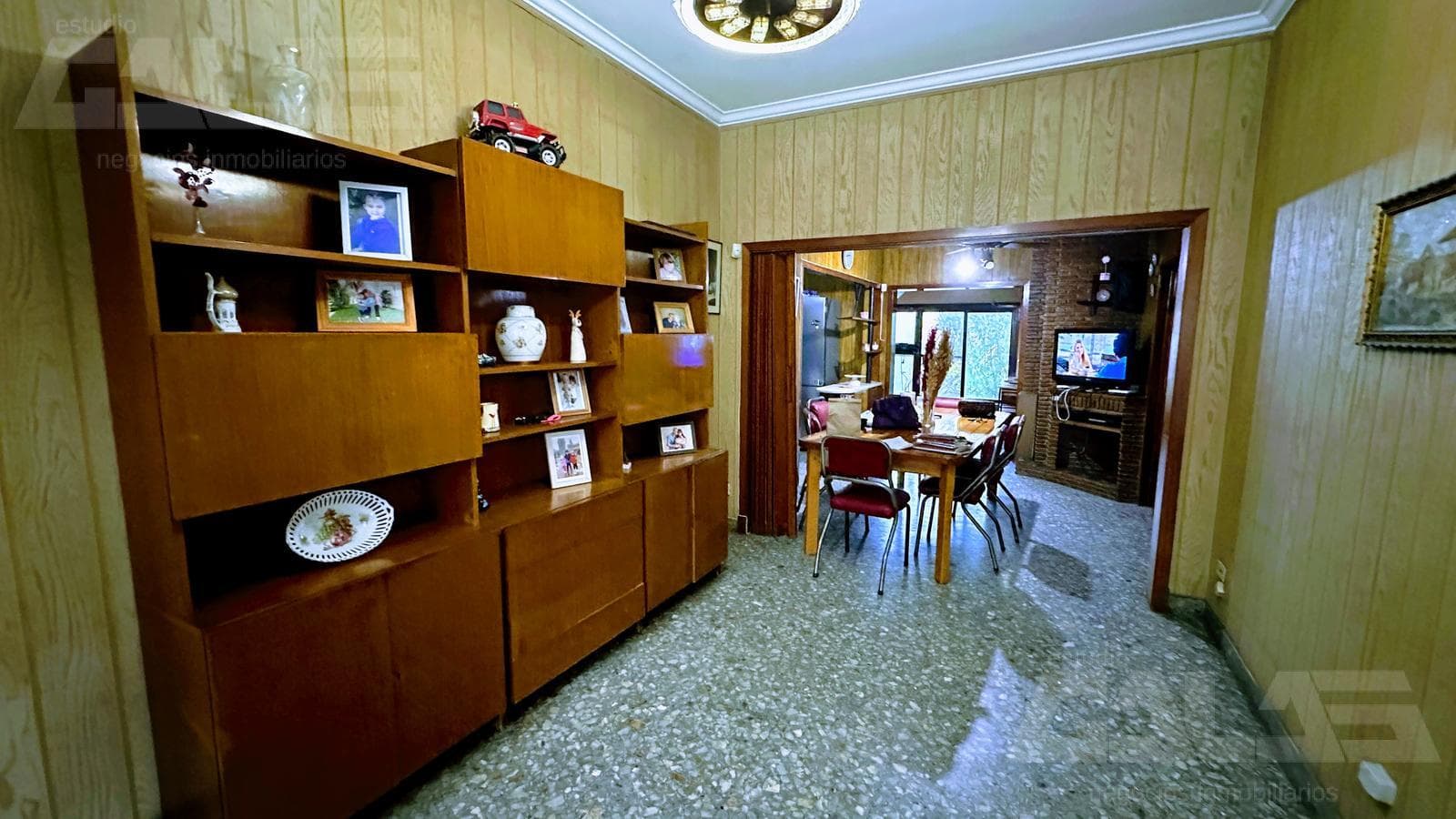 5-bedroom villa in an excellent location with plenty of open space