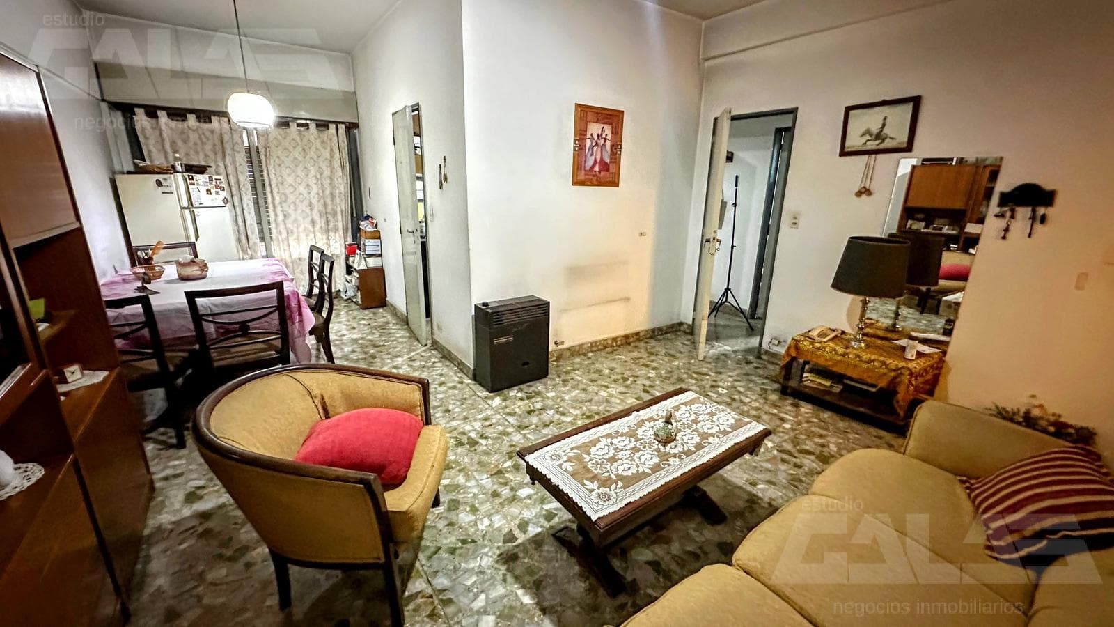 3-room apartment in a single-story home with a patio and garage, in Castelar Sur
