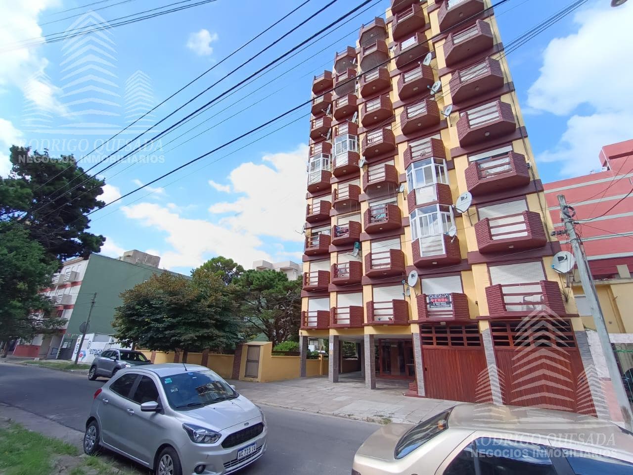 2-room apartment with a covered parking space!!