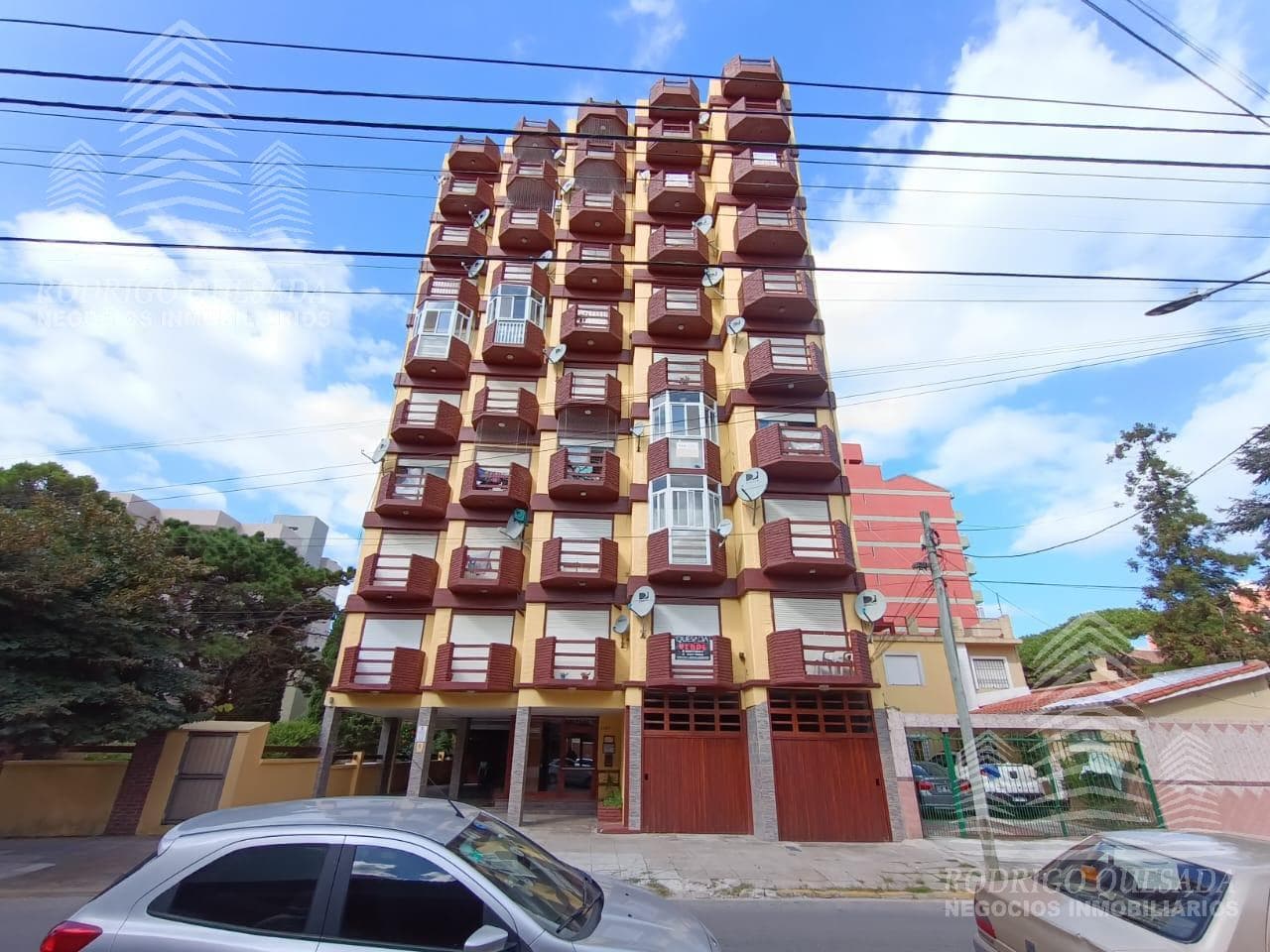 2-room apartment with a covered parking space!!
