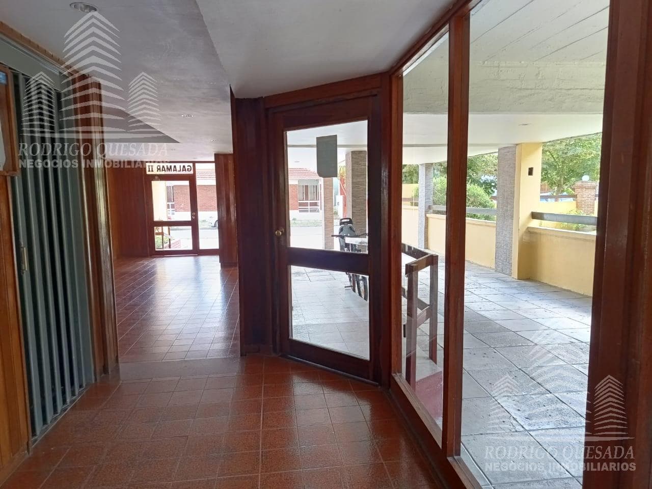 2-room apartment with a covered parking space!!