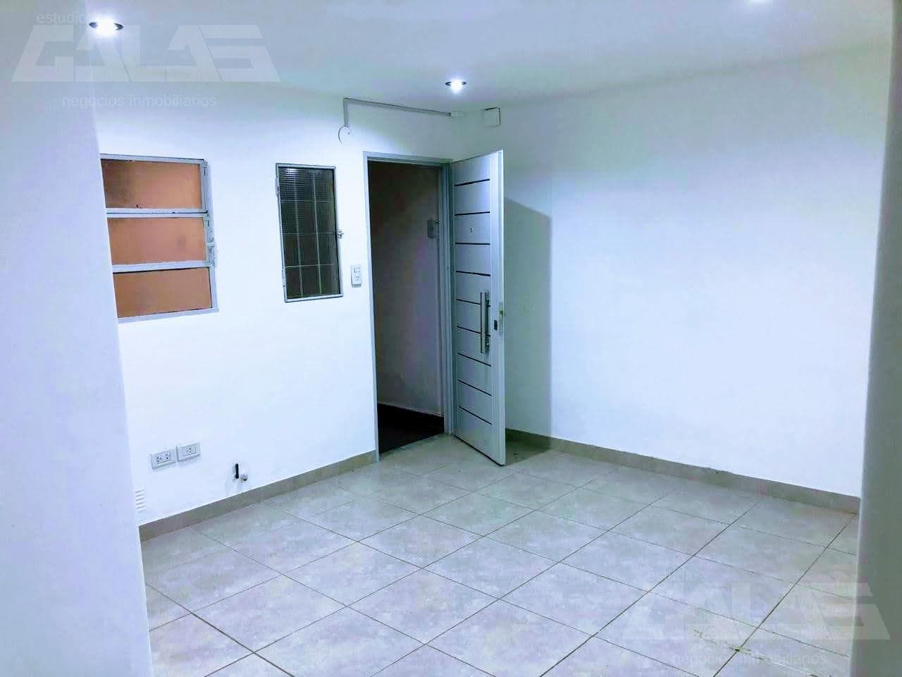 3-room apartment across from the station. For professional tenants only.