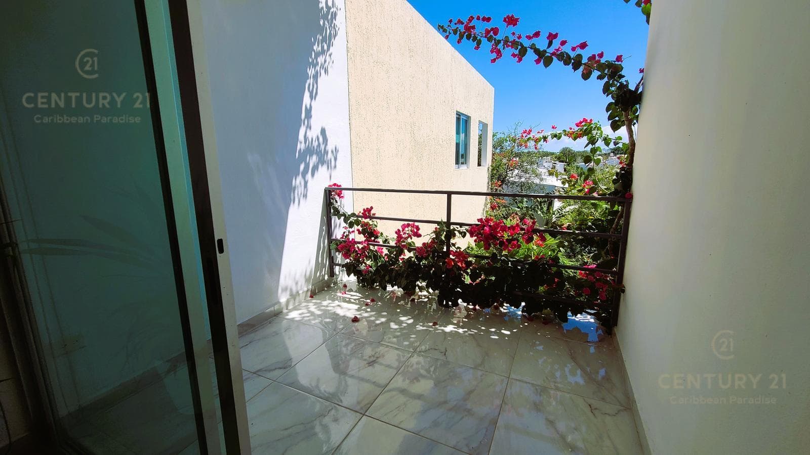 Amplio penthouse de 3 rec con roof top en venta en Ocean Blue Playa del Carmen P4373