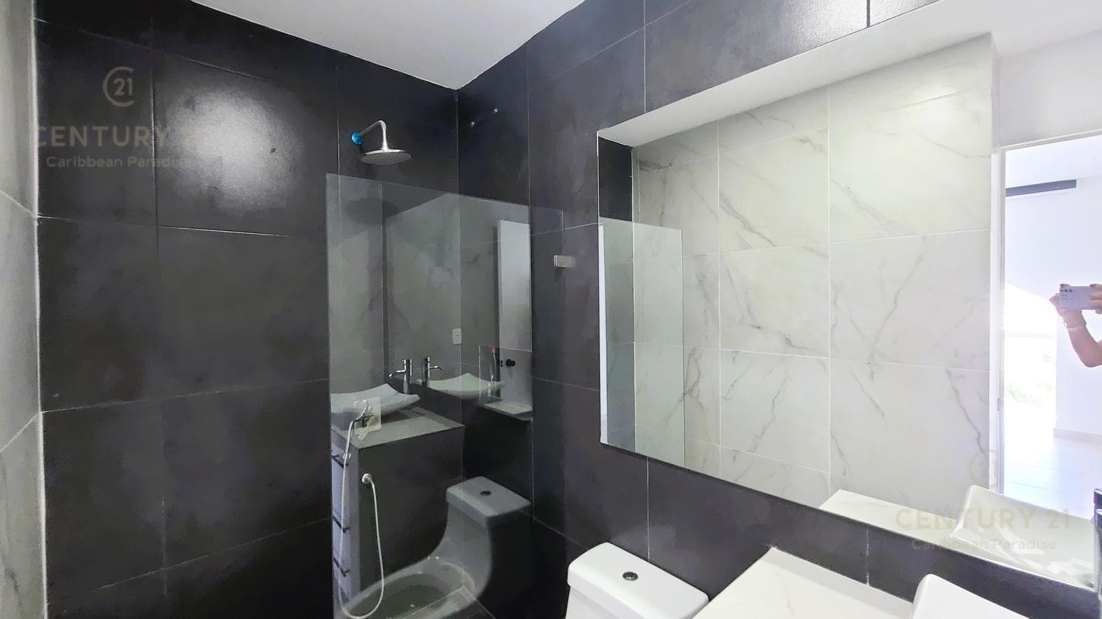 Amplio penthouse de 3 rec con roof top en venta en Ocean Blue Playa del Carmen P4373
