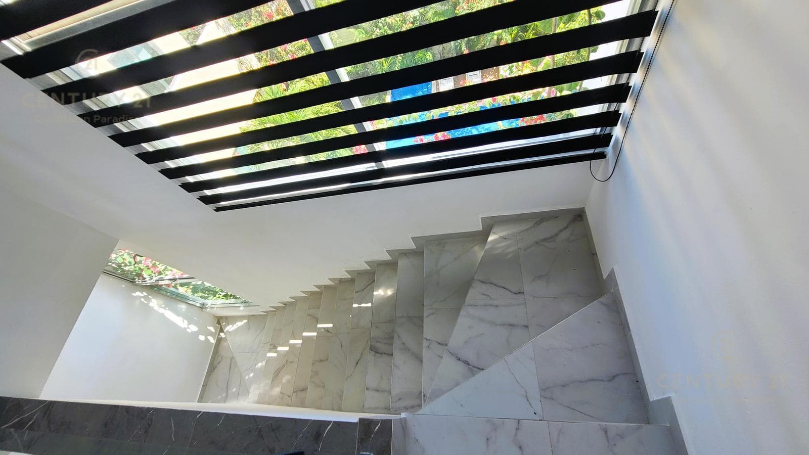 Amplio penthouse de 3 rec con roof top en venta en Ocean Blue Playa del Carmen P4373