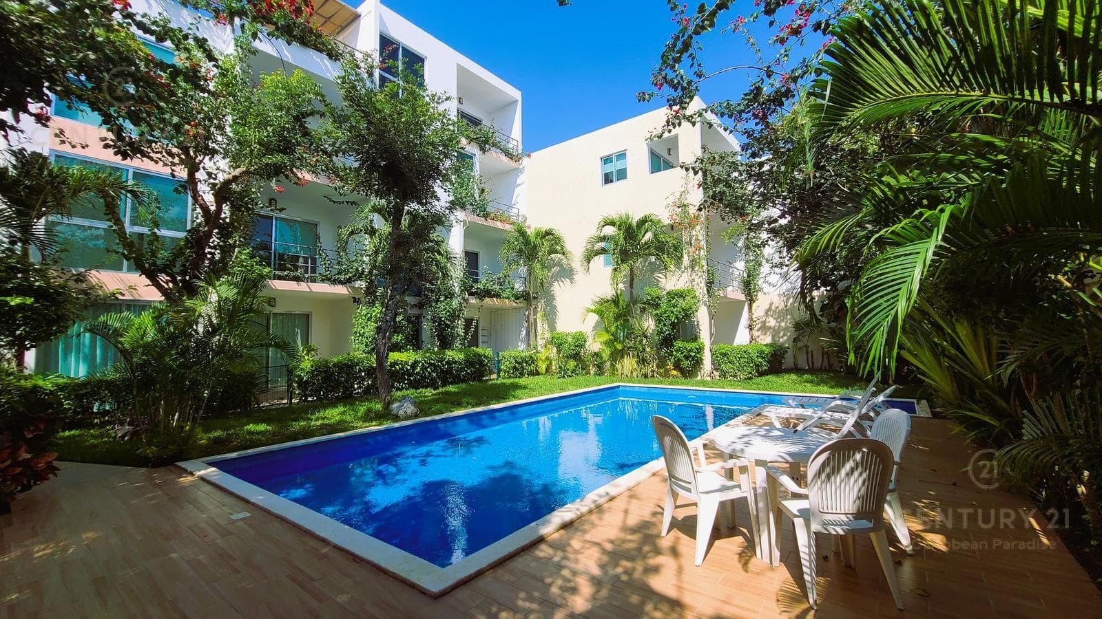 Amplio penthouse de 3 rec con roof top en venta en Ocean Blue Playa del Carmen P4373